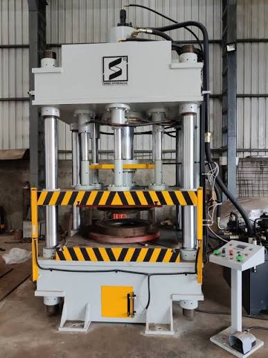 Hydraulic Press at Chemitech Multiservices
