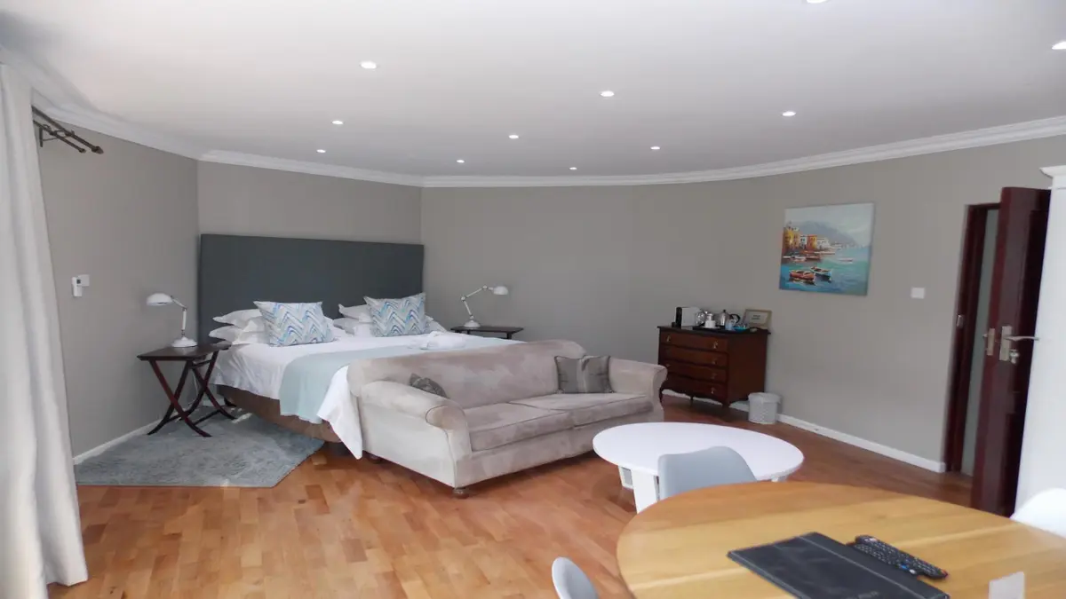 $2.4 million mega house in harare image 2