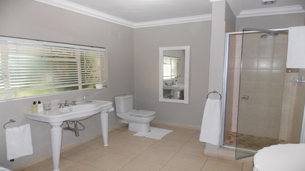 $2.4 million mega house in harare image 4