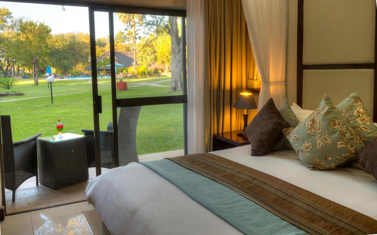 a-zambezi-river-lodge-image-3