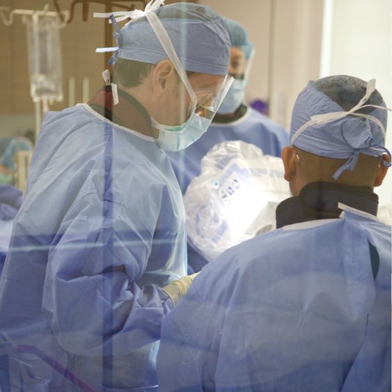 Surgeons learning the Bunionplasty procedure in the OR