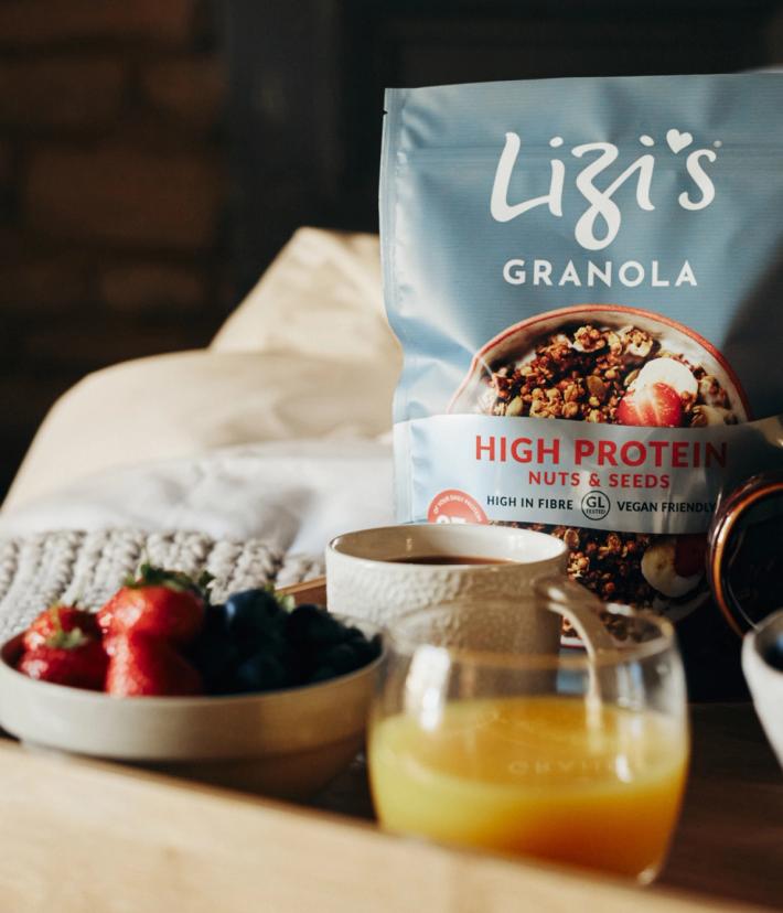 Lizis Granola Lifestyle Image