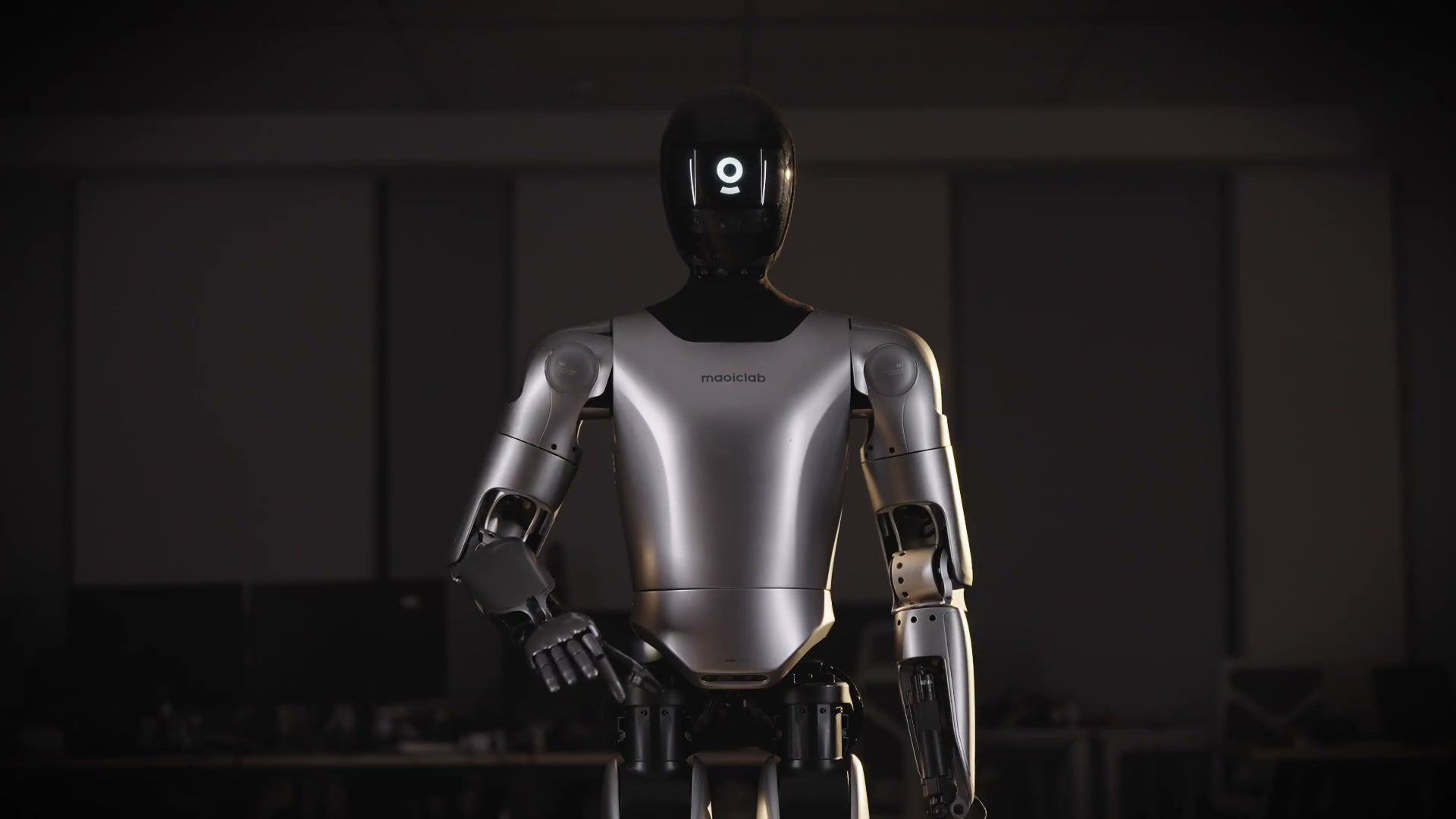 MagicLab humanoid robot fitted with MagicHand S01 dexterous hands