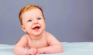 Das erste Lächeln deines Babys – Die soziale Entwicklung beginnt