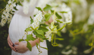 Pregnancy in summer vs. winter – seasonal care tips
