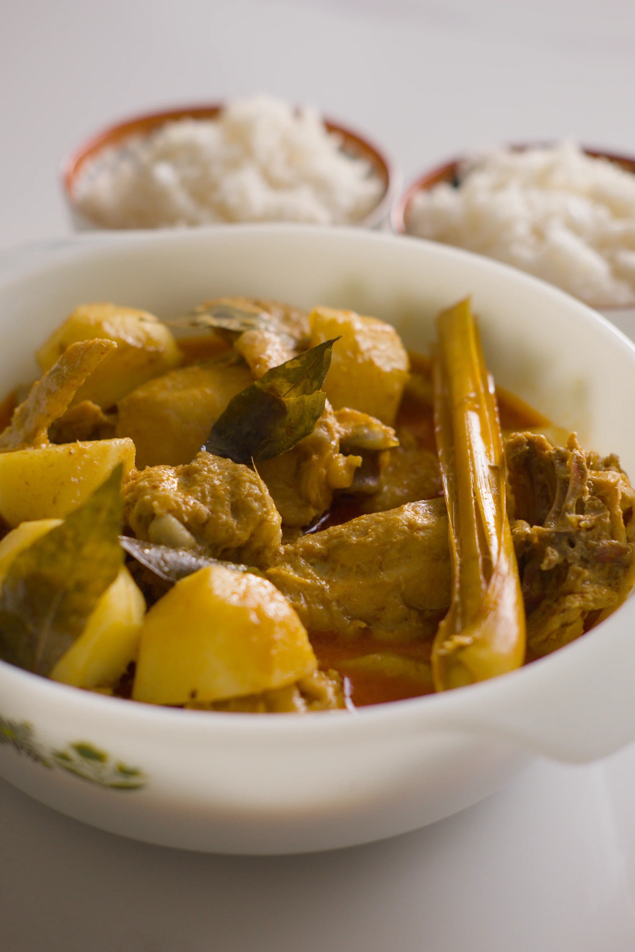 Home-style chicken curry with potatoes