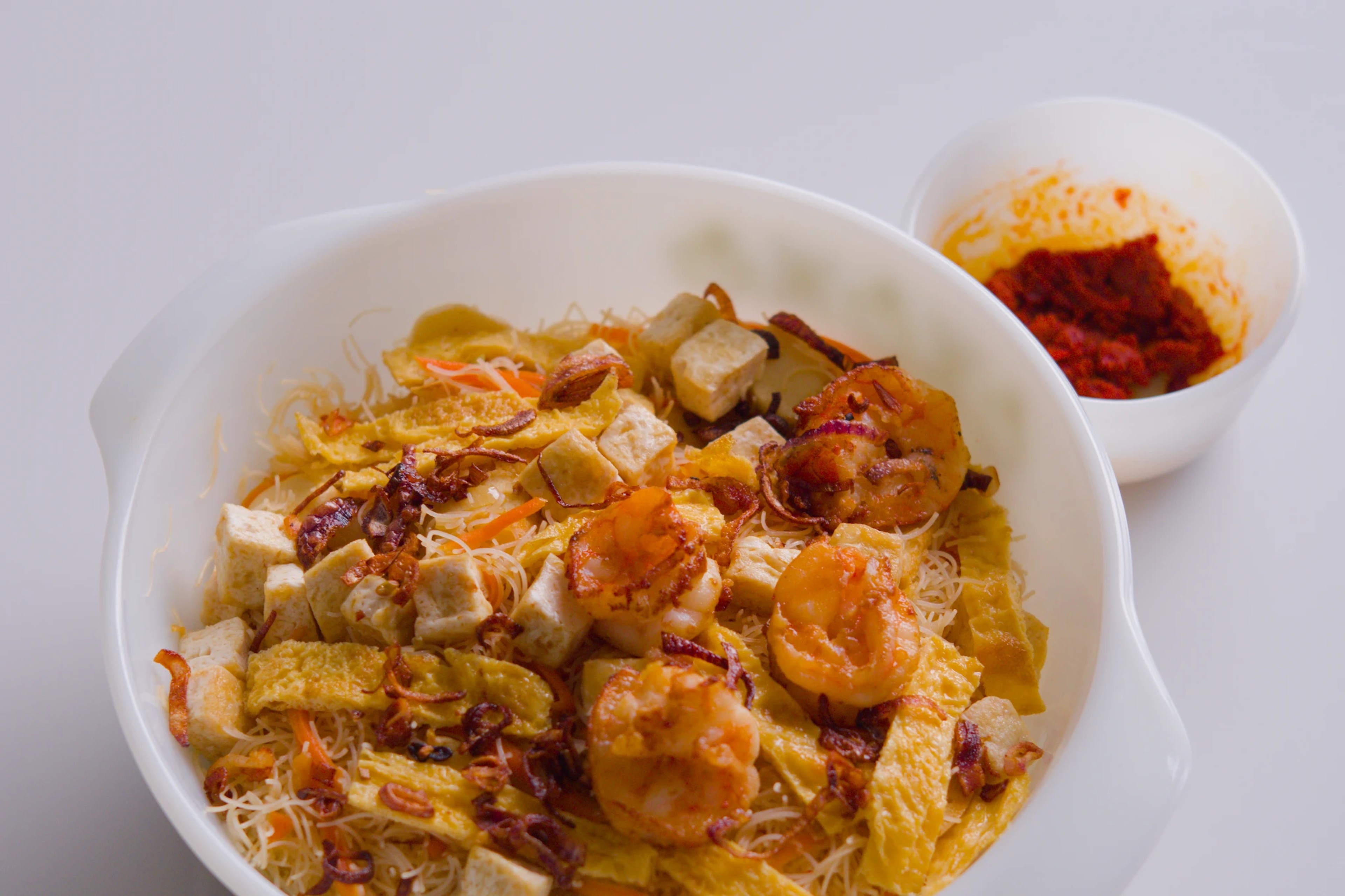 Fried bee hoon with prawns and sambal