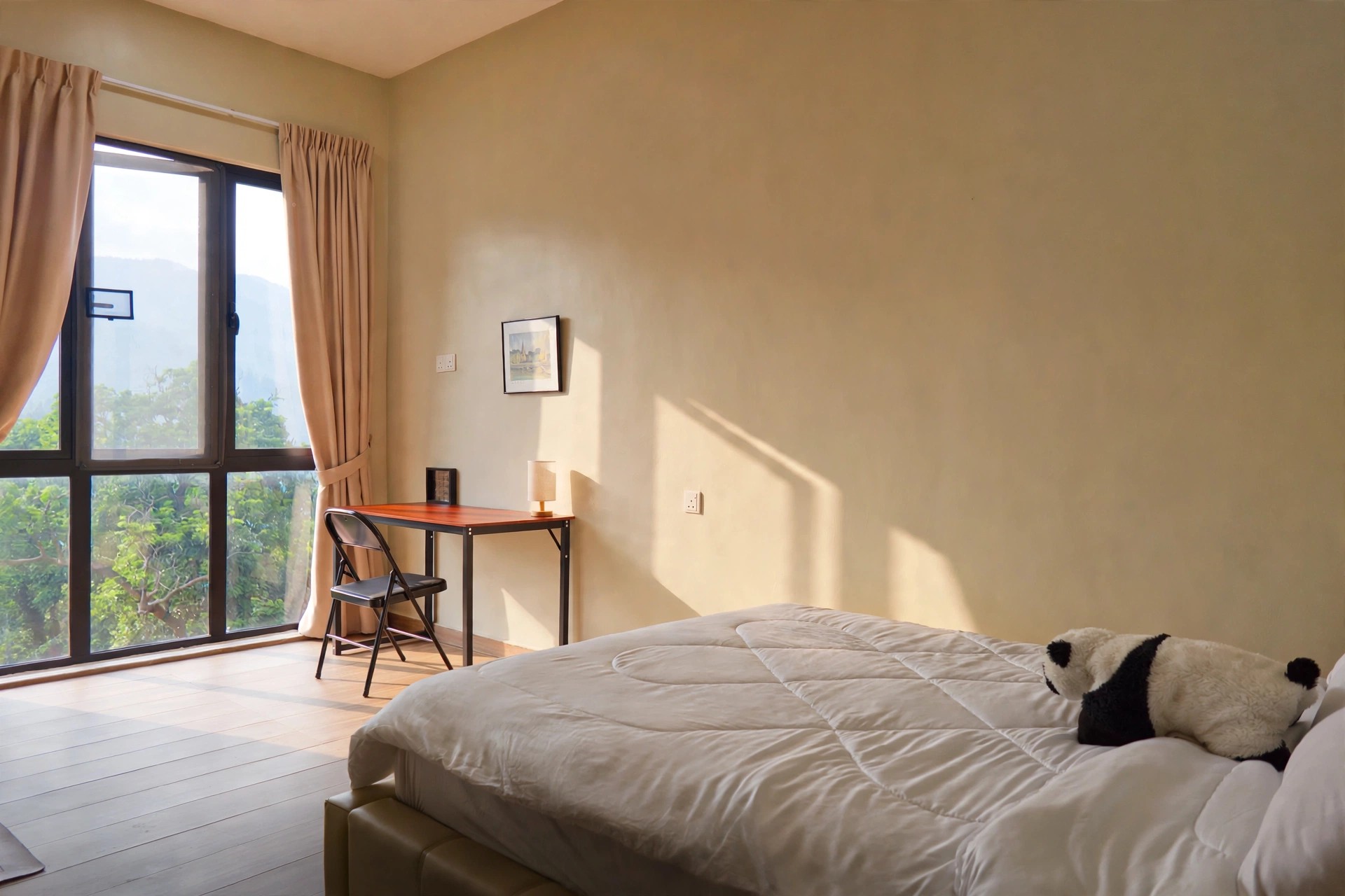 Queen Bedroom