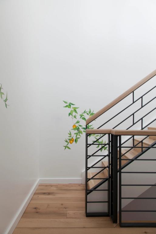 Williamsburg Italianate Landing Wallpaper