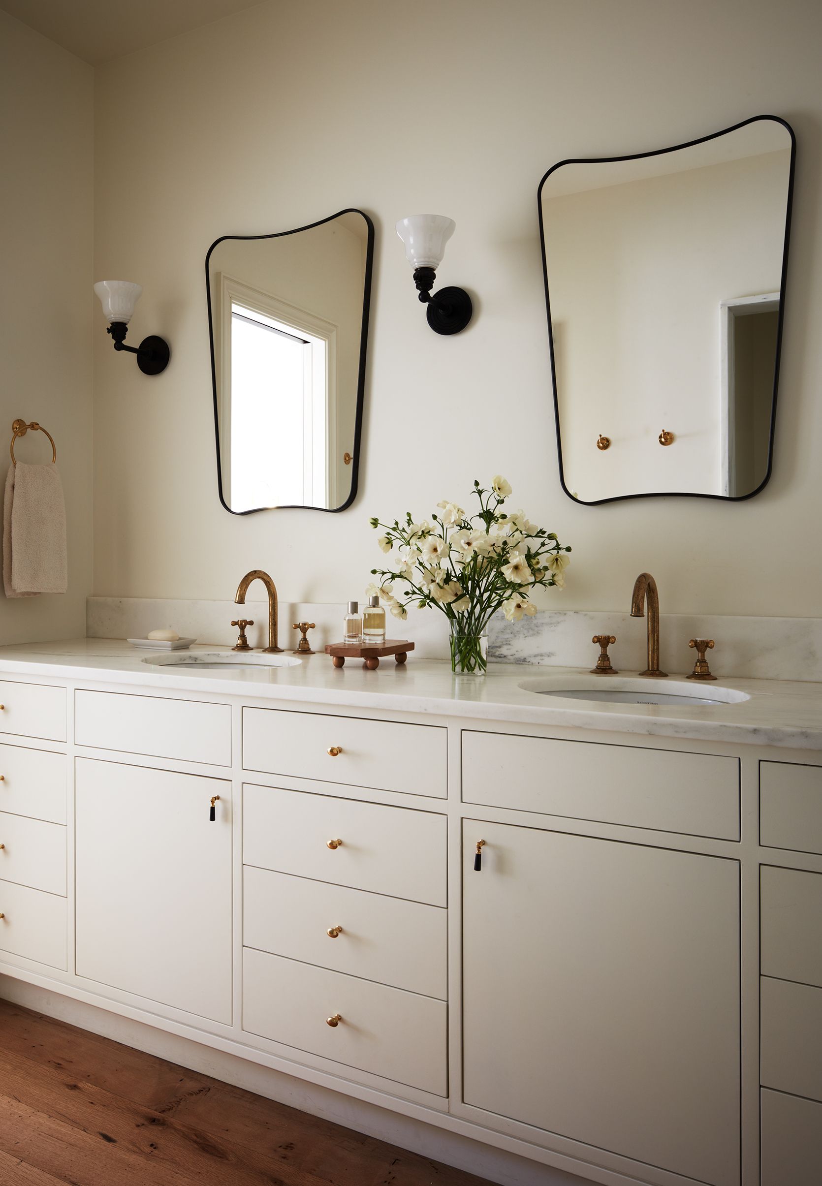 Brooklyn Heights Primary Bathroom Vanity