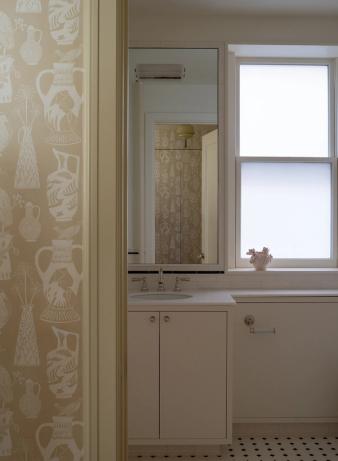 Fifth Avenue Apartment Guest Bathroom