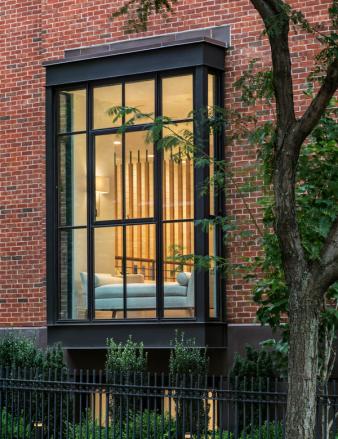 Cobble Hill Rowhouse Oriel