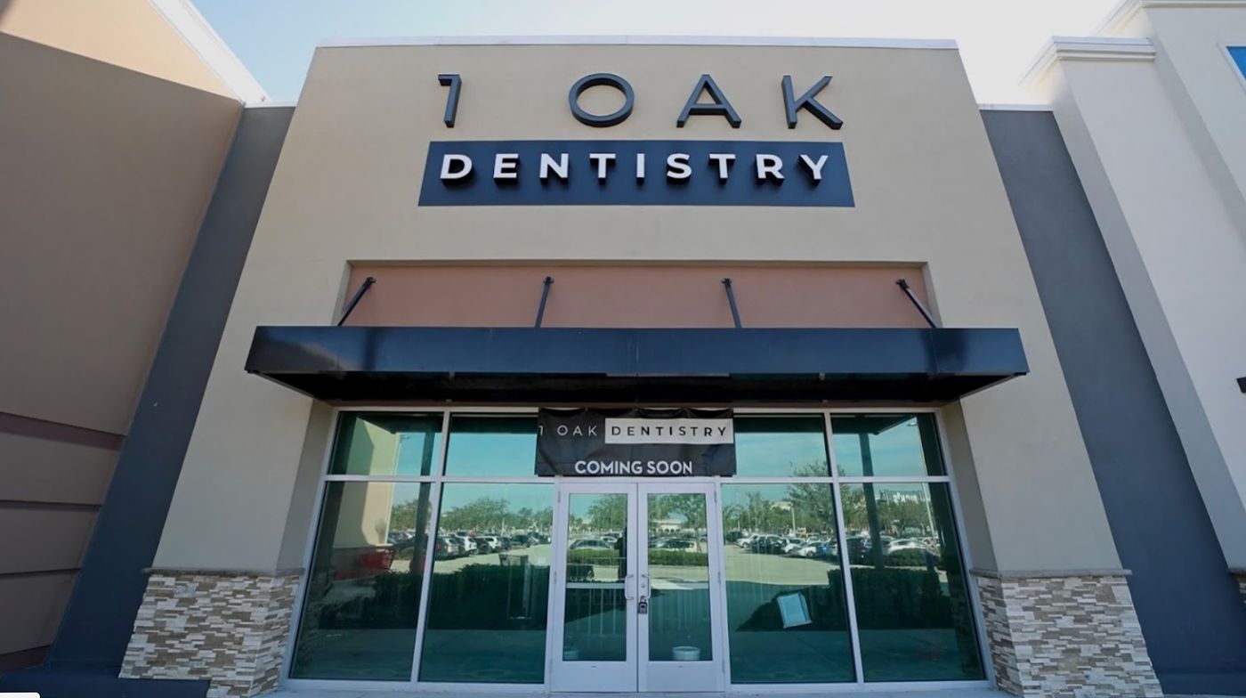 Storefront with the 1 Oak Dentistry sign and a coming soon banner in Fort Myers, FL