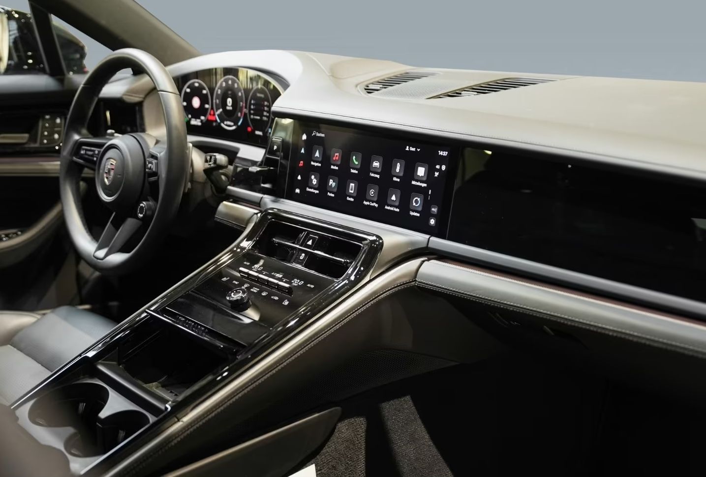Porsche Panamera 4 5