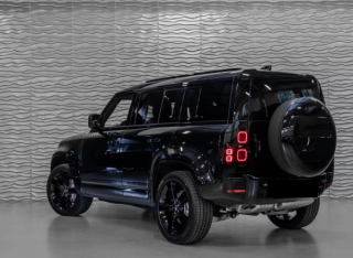 Land Rover Defender D300 110 X-Dynamic SE 4