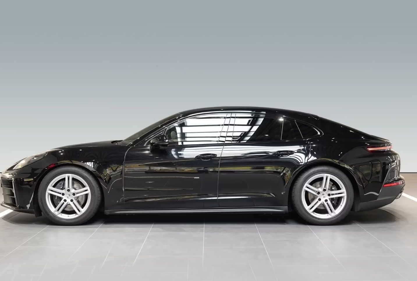 Porsche Panamera 4 2