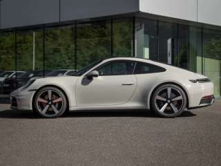 Porsche 911 Carrera 992 II Kreide bordeaux