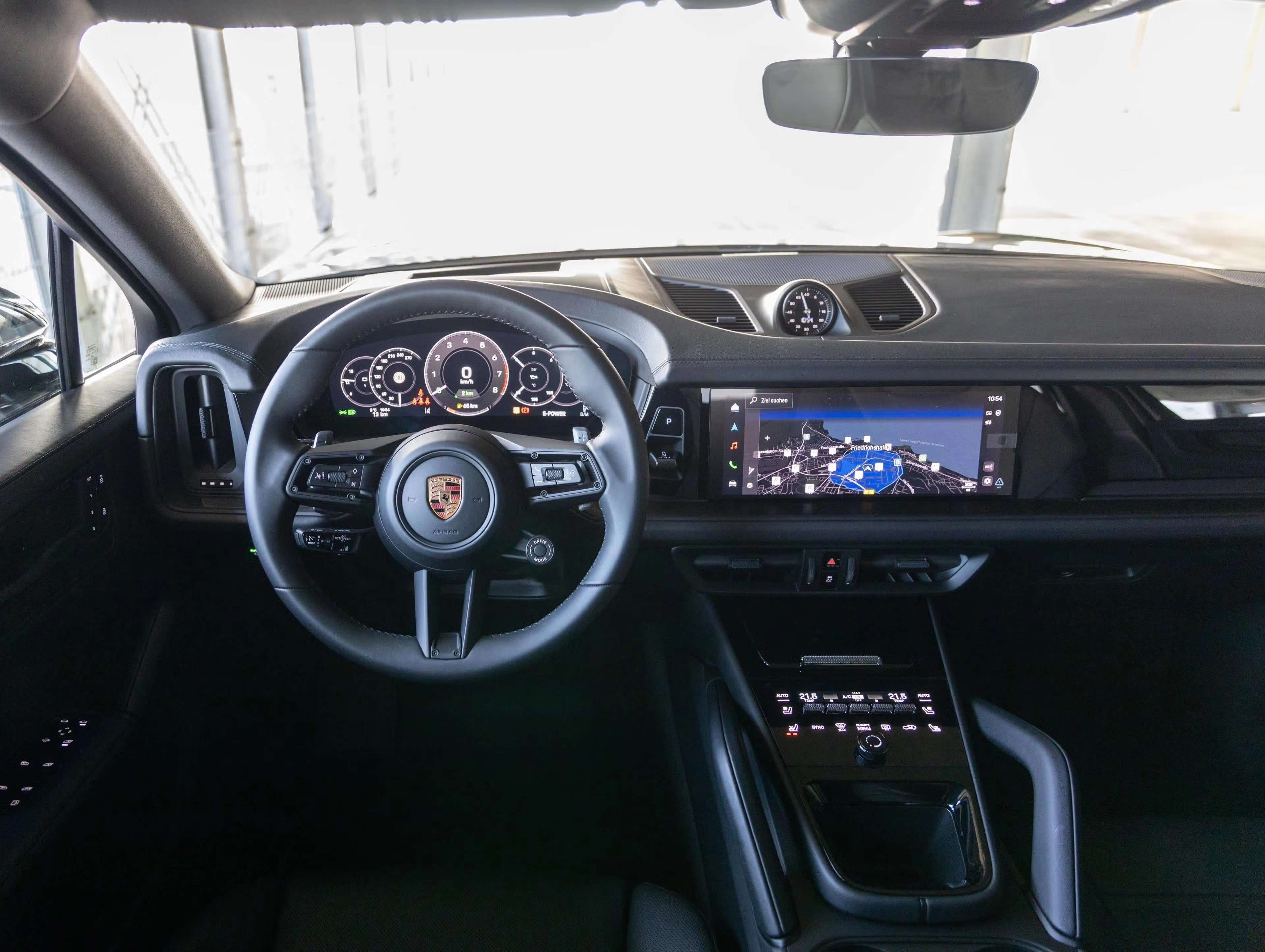 Porsche Cayenne E-Hybrid Coupe 8