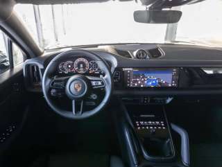 Porsche Cayenne E-Hybrid Coupe 8