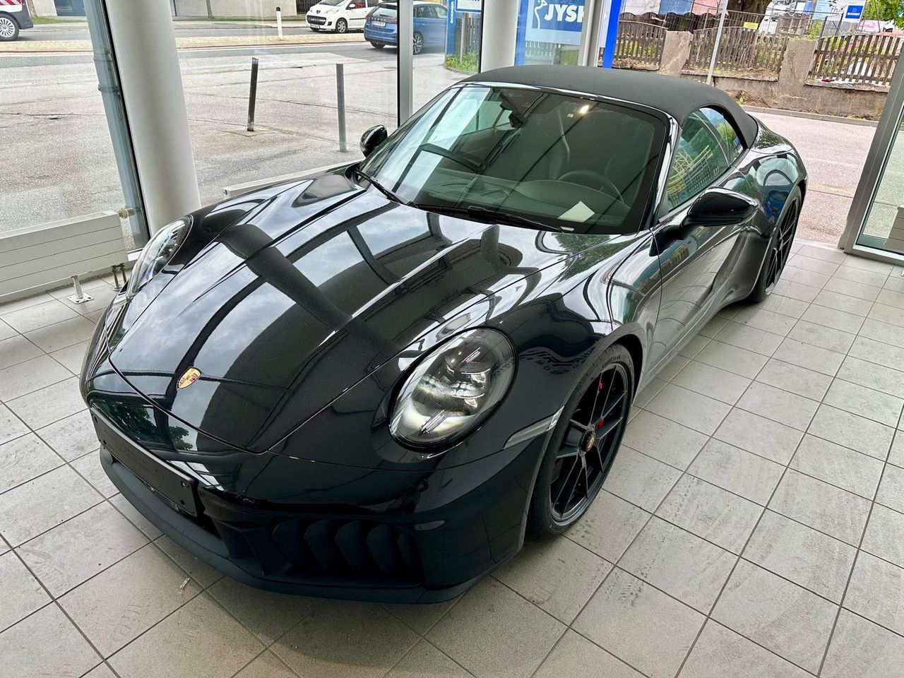Porsche 911 Carrera 4 GTS Cabriolet