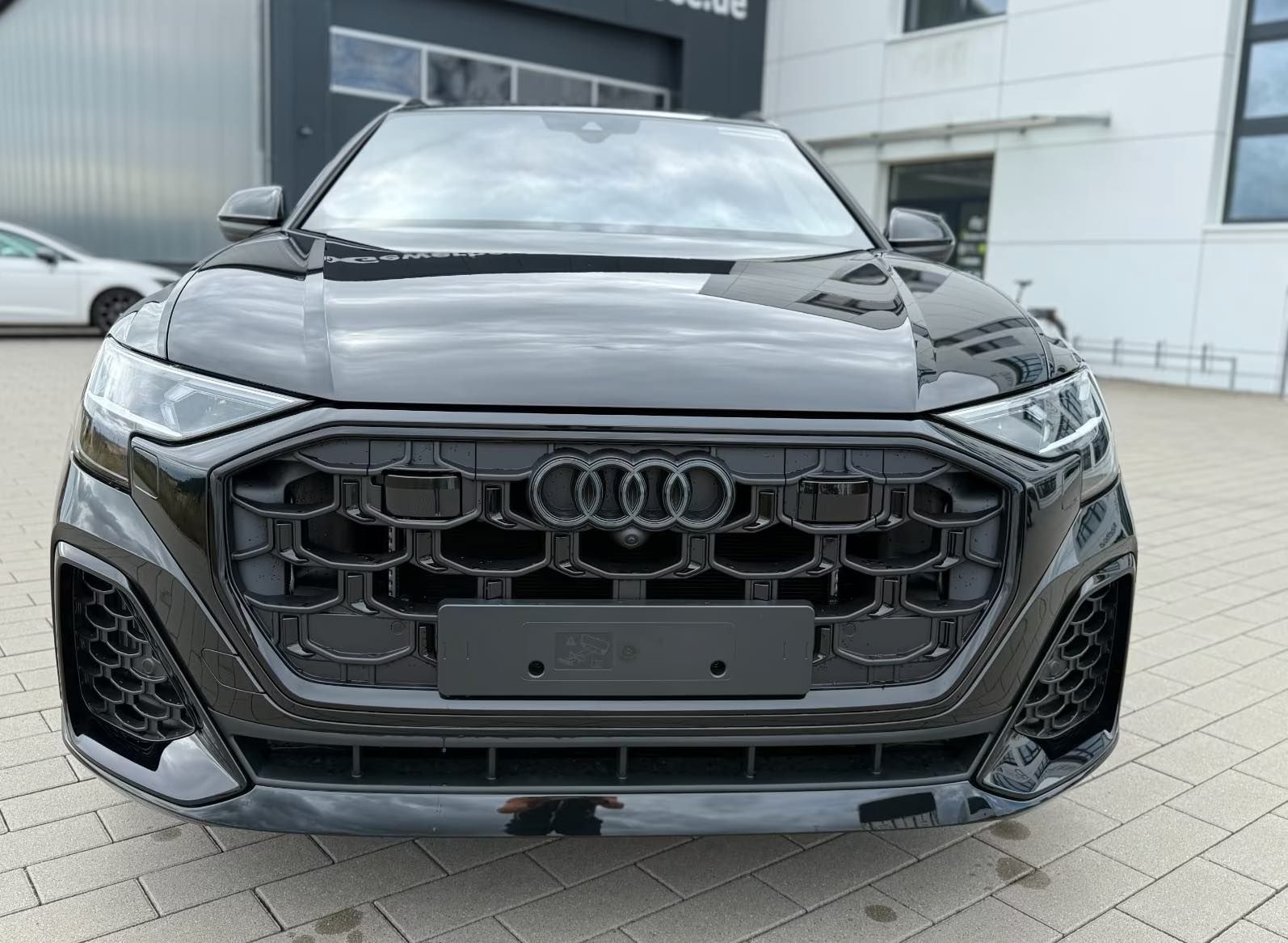 Audi Q8 55 TFSI e quattro 5