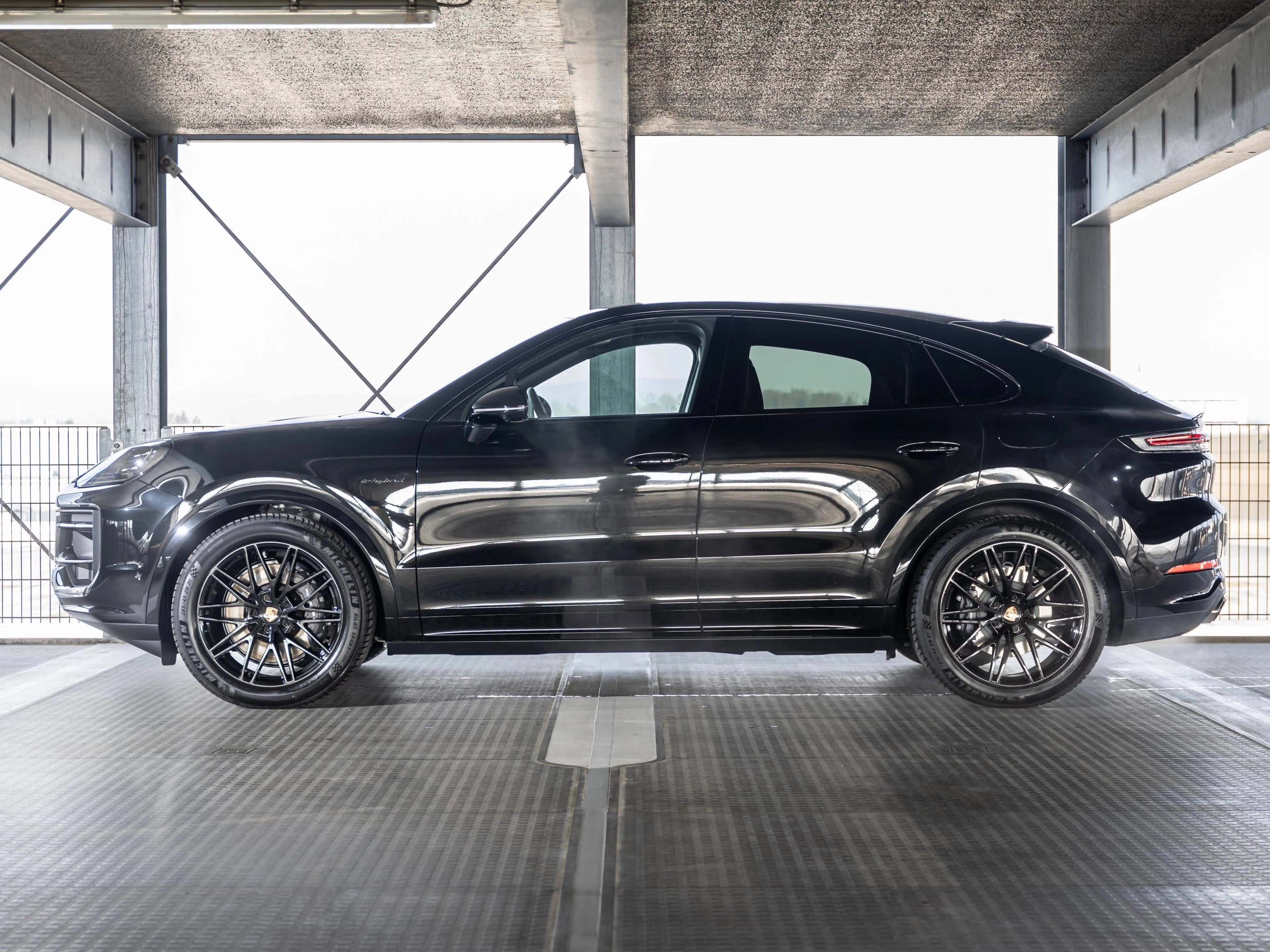 Porsche Cayenne E-Hybrid Coupe 3