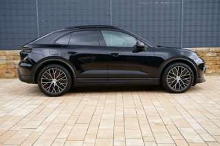 Porsche Macan Electric 4