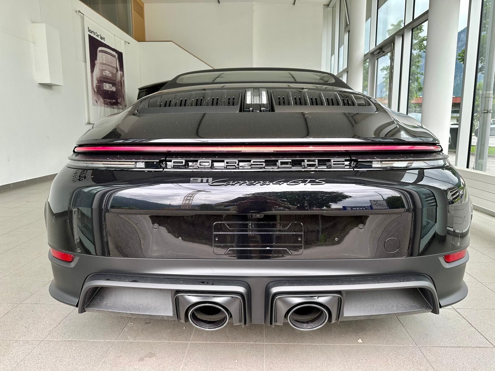 Porsche 911 Carrera 4 GTS Cabriolet