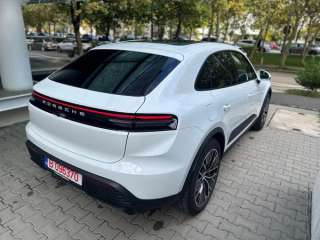 Porsche Macan 8
