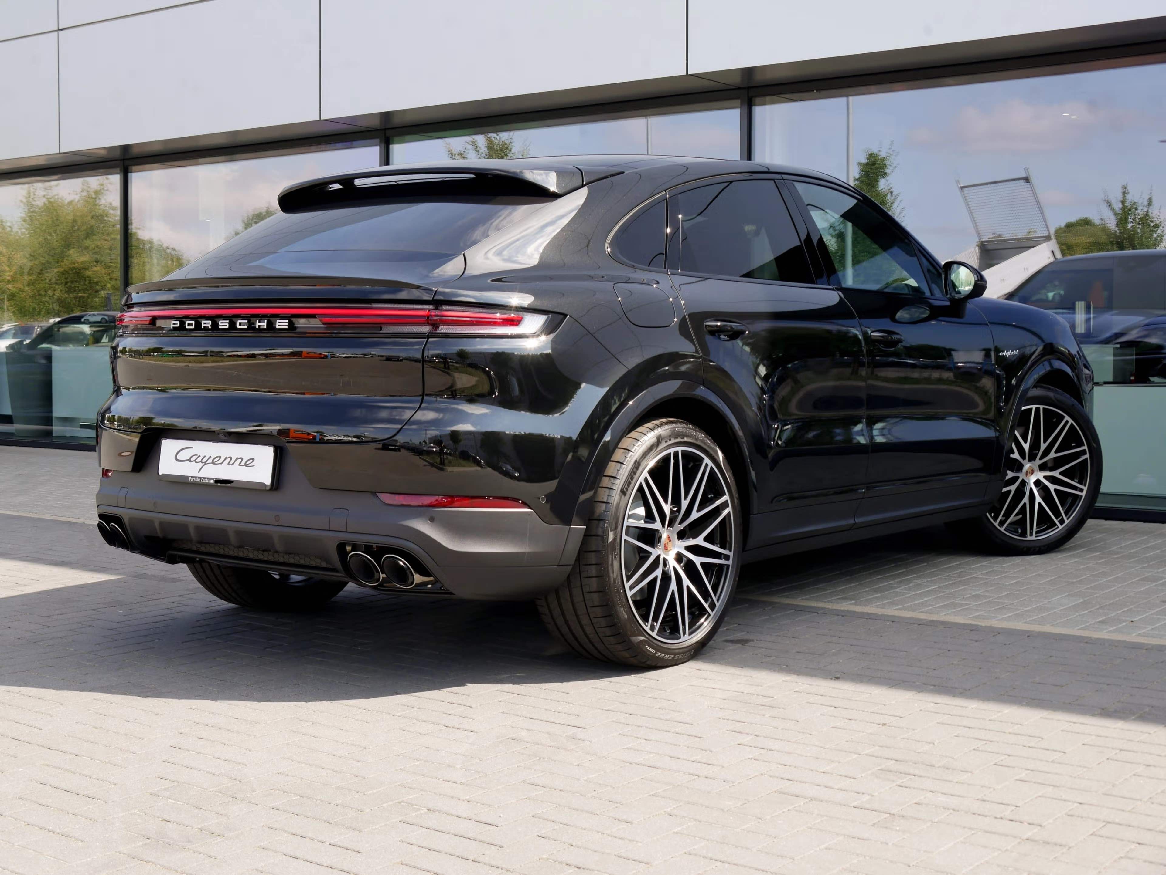 Porsche Cayenne E-Hybrid Coupe 4