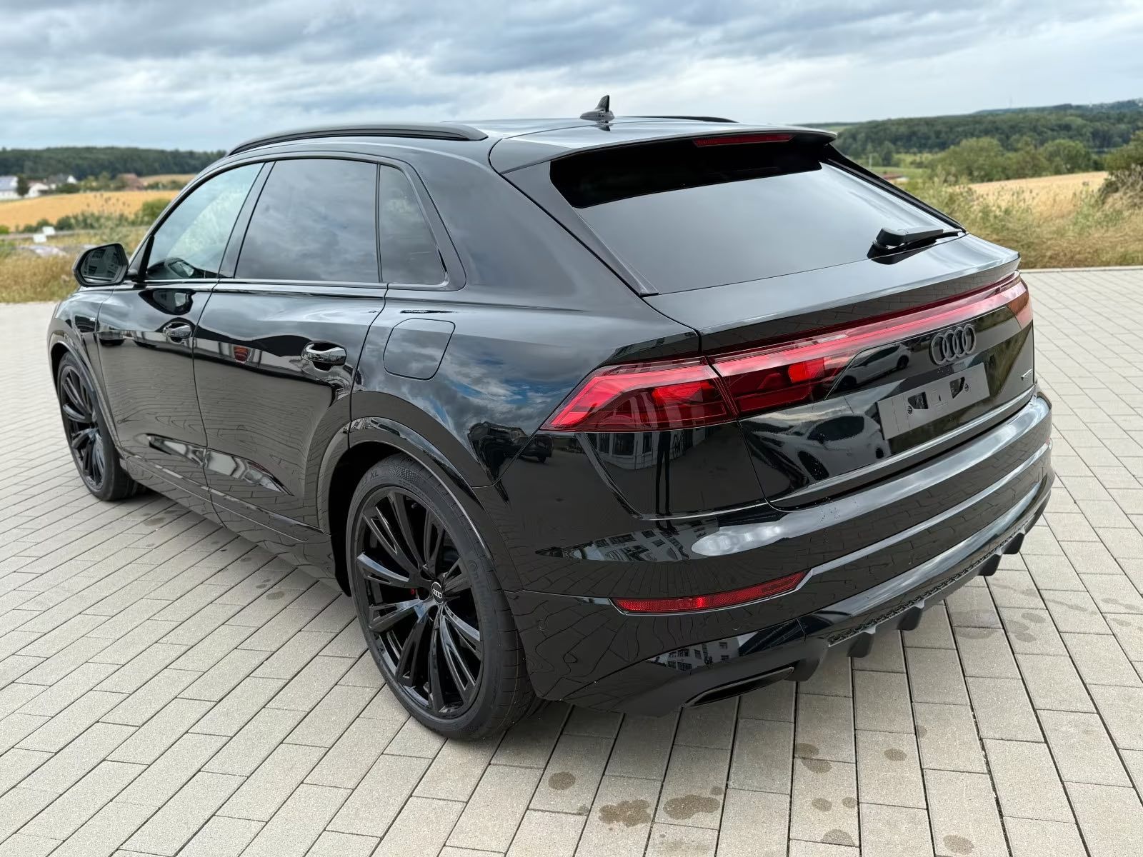 Audi Q8 55 TFSI e quattro 4