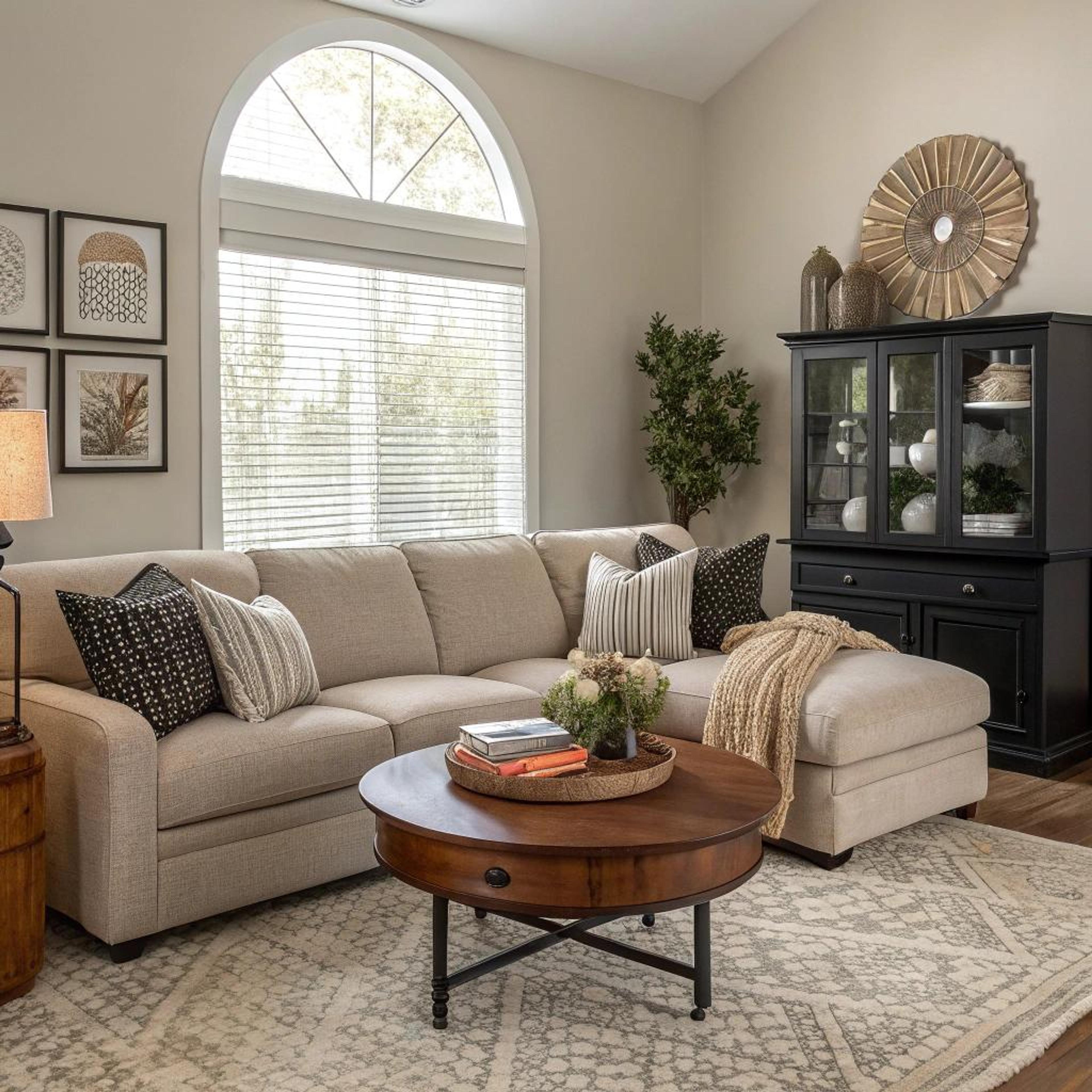 Zachte hoekbank met lichte accenten