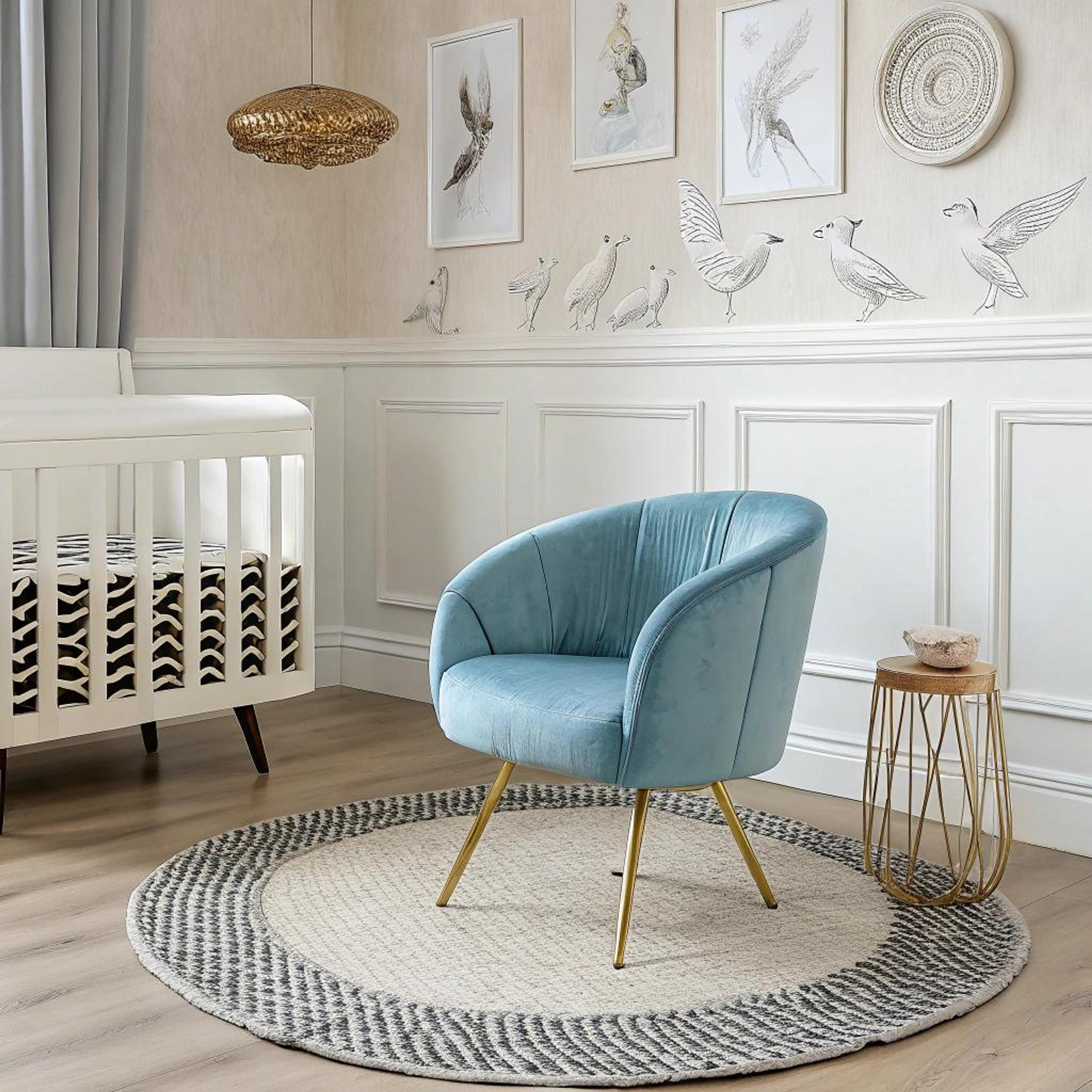 Houten lambrisering in babykamer