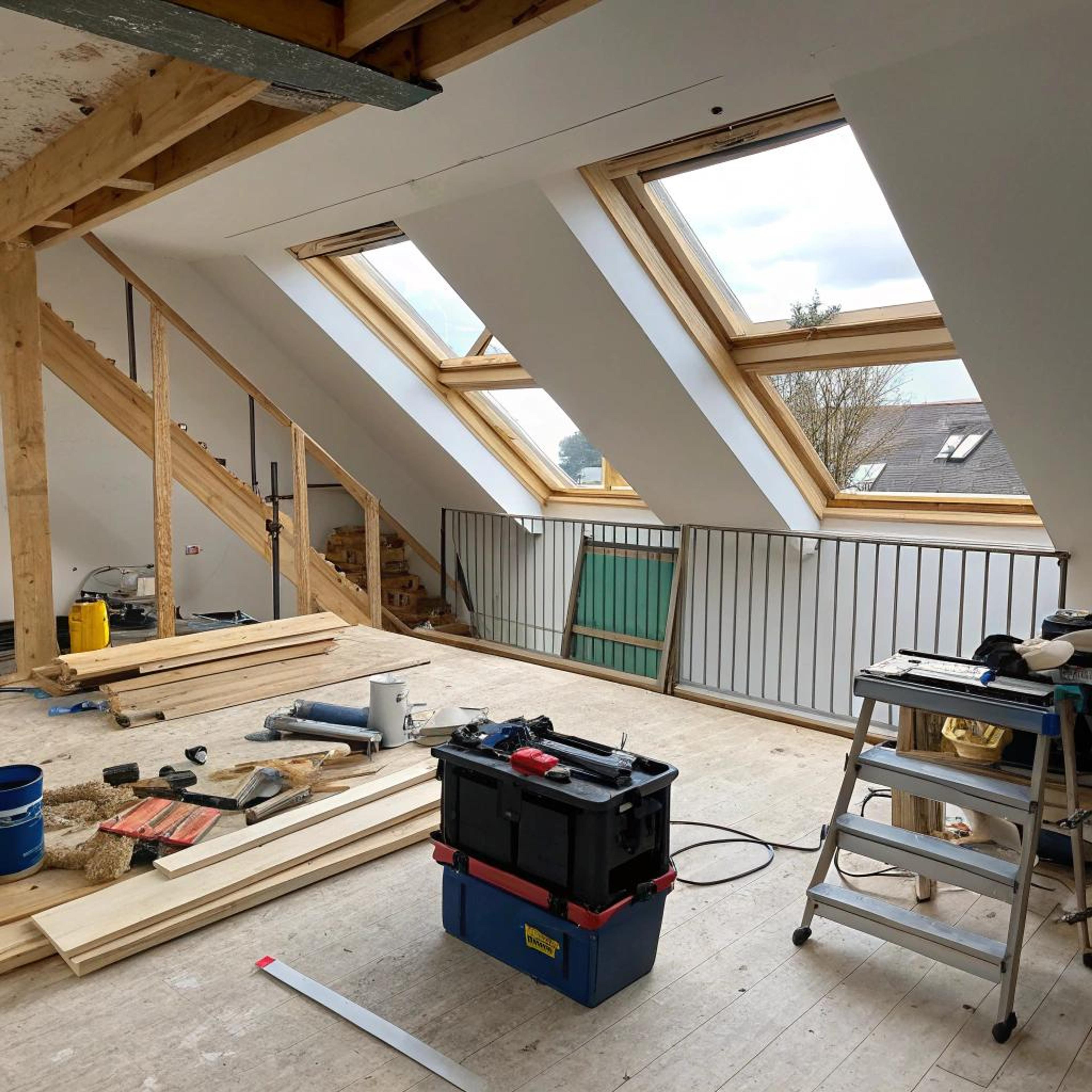 Licht hout versterkt ruimtelijkheid