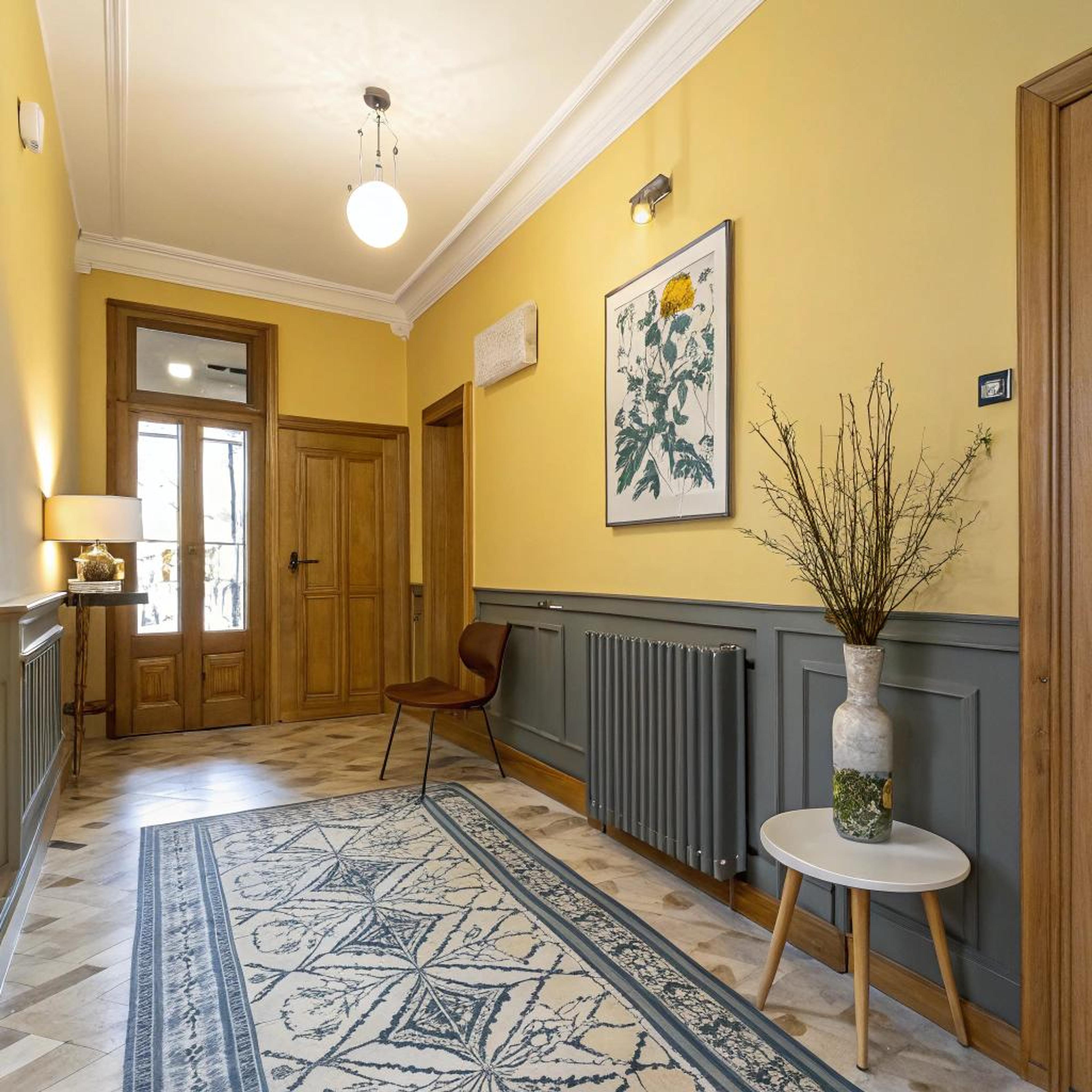 Zonnige muren met grijstint