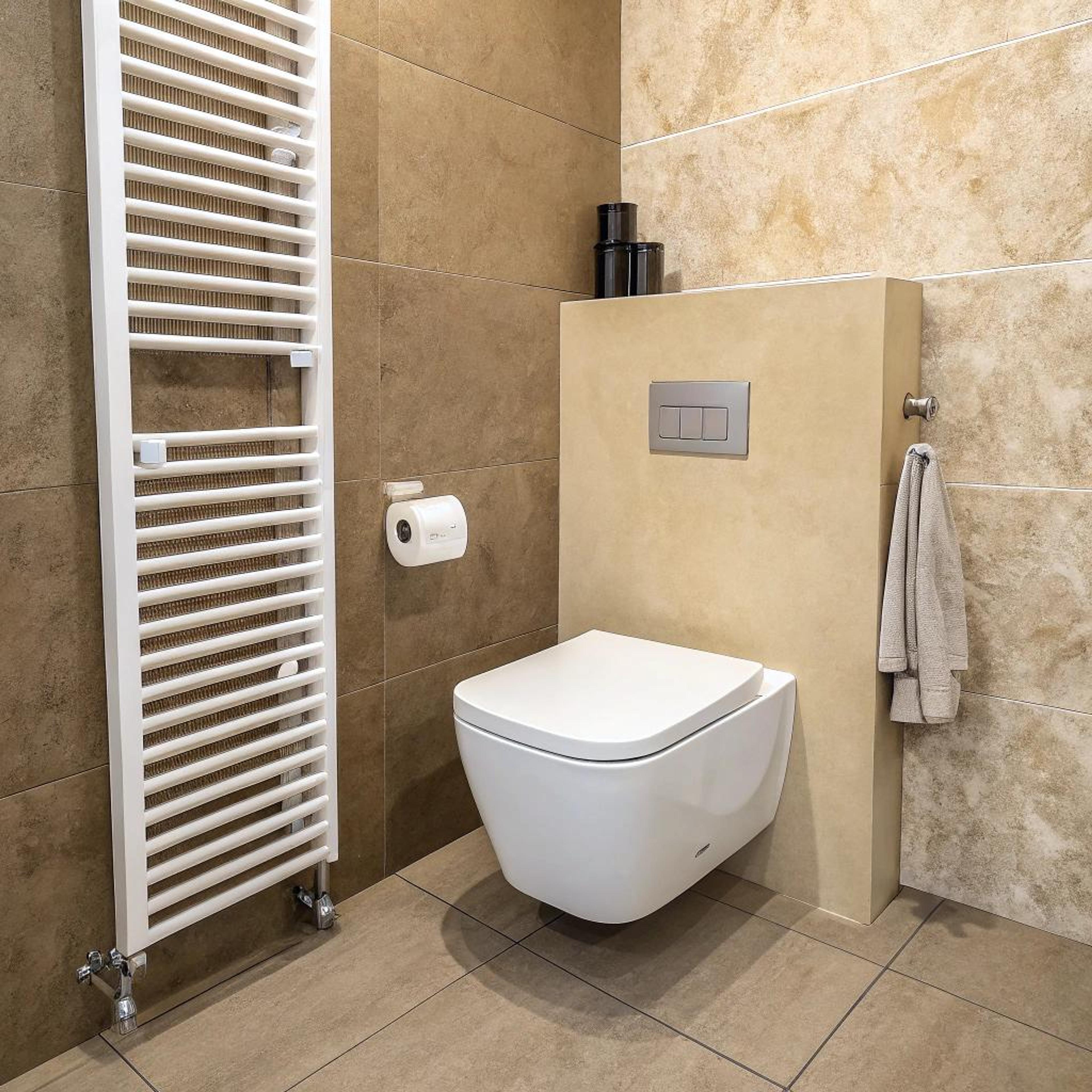 Zwarte details op Tadelakt