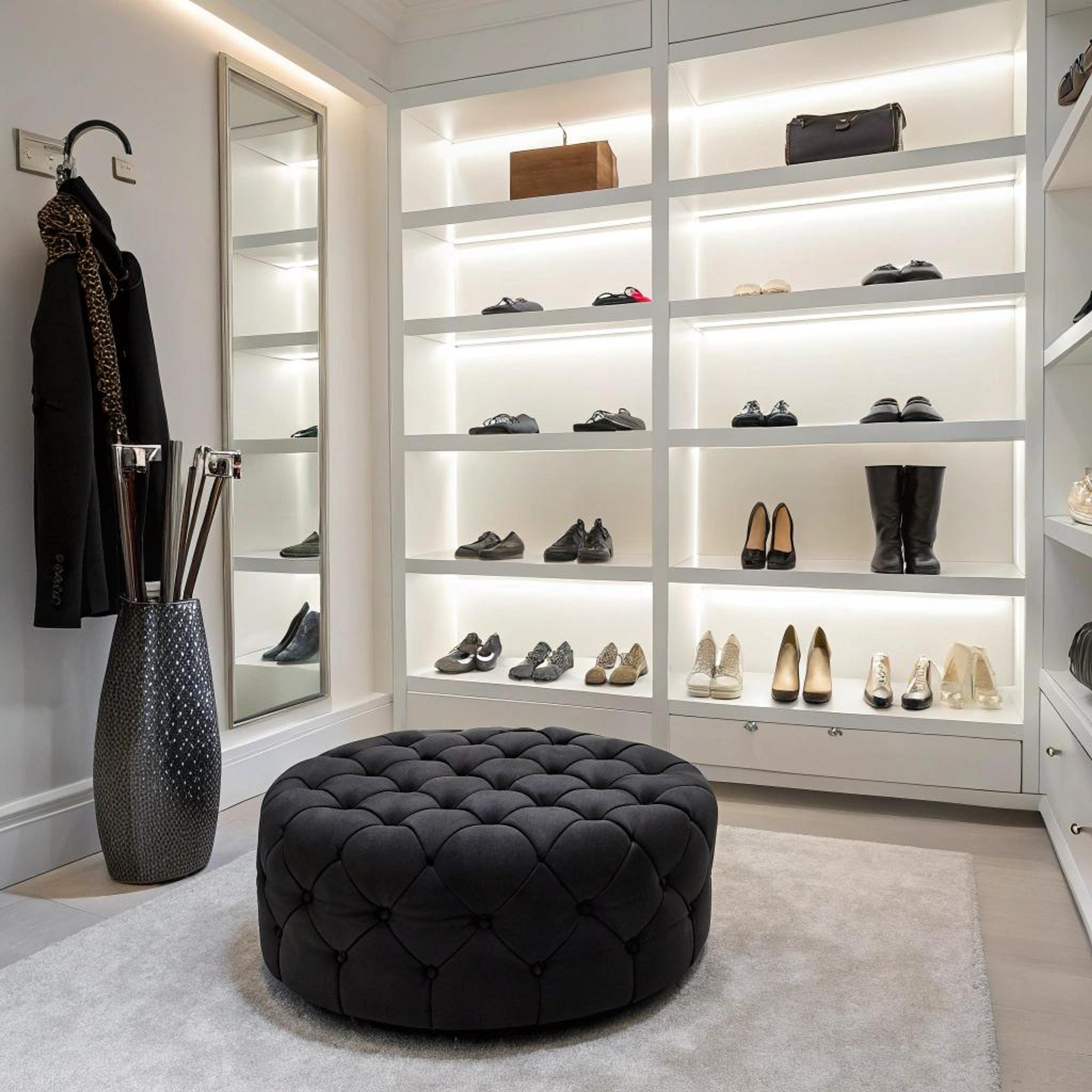 Schoenenkast met accentverlichting