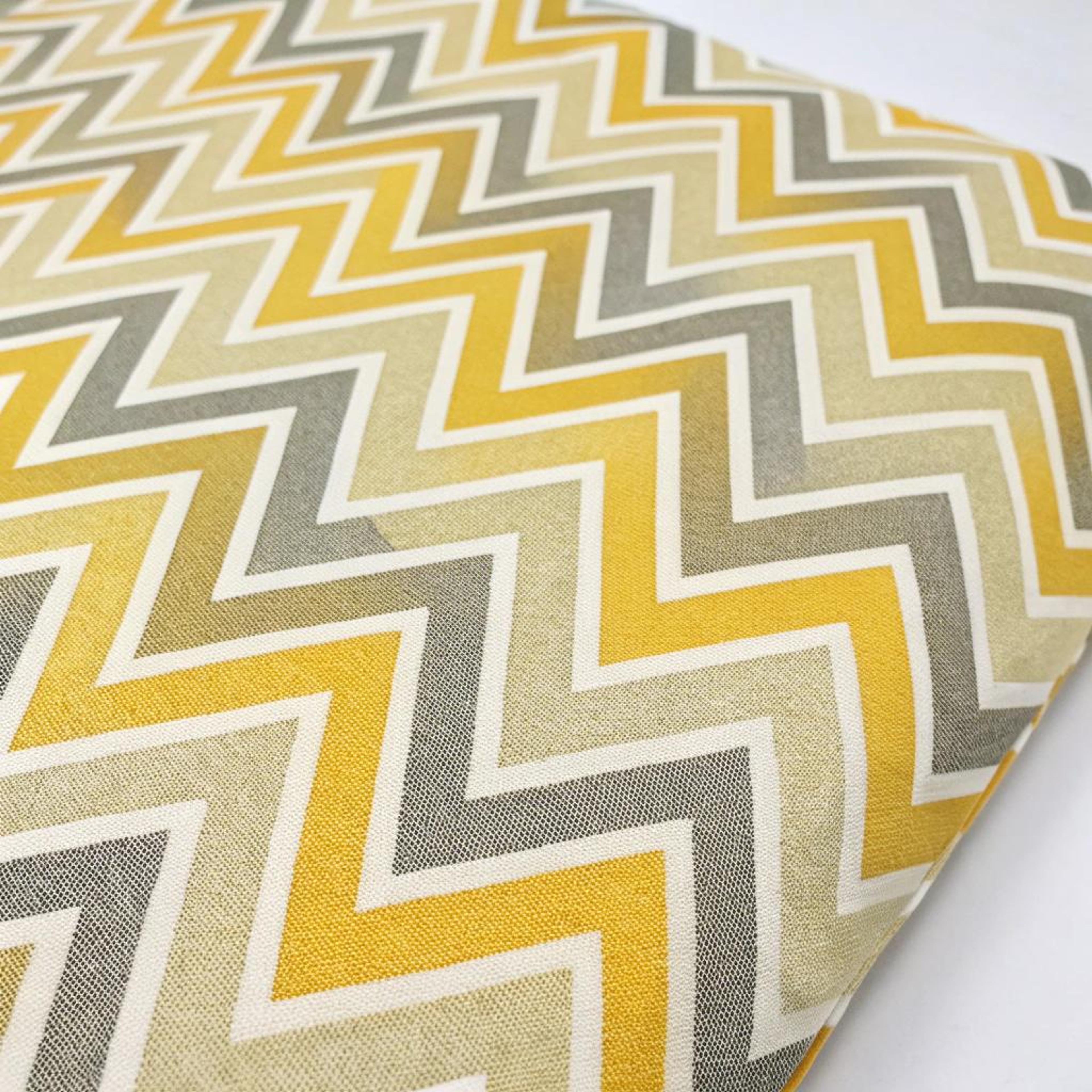 Vrolijke chevrons in geelgrijs