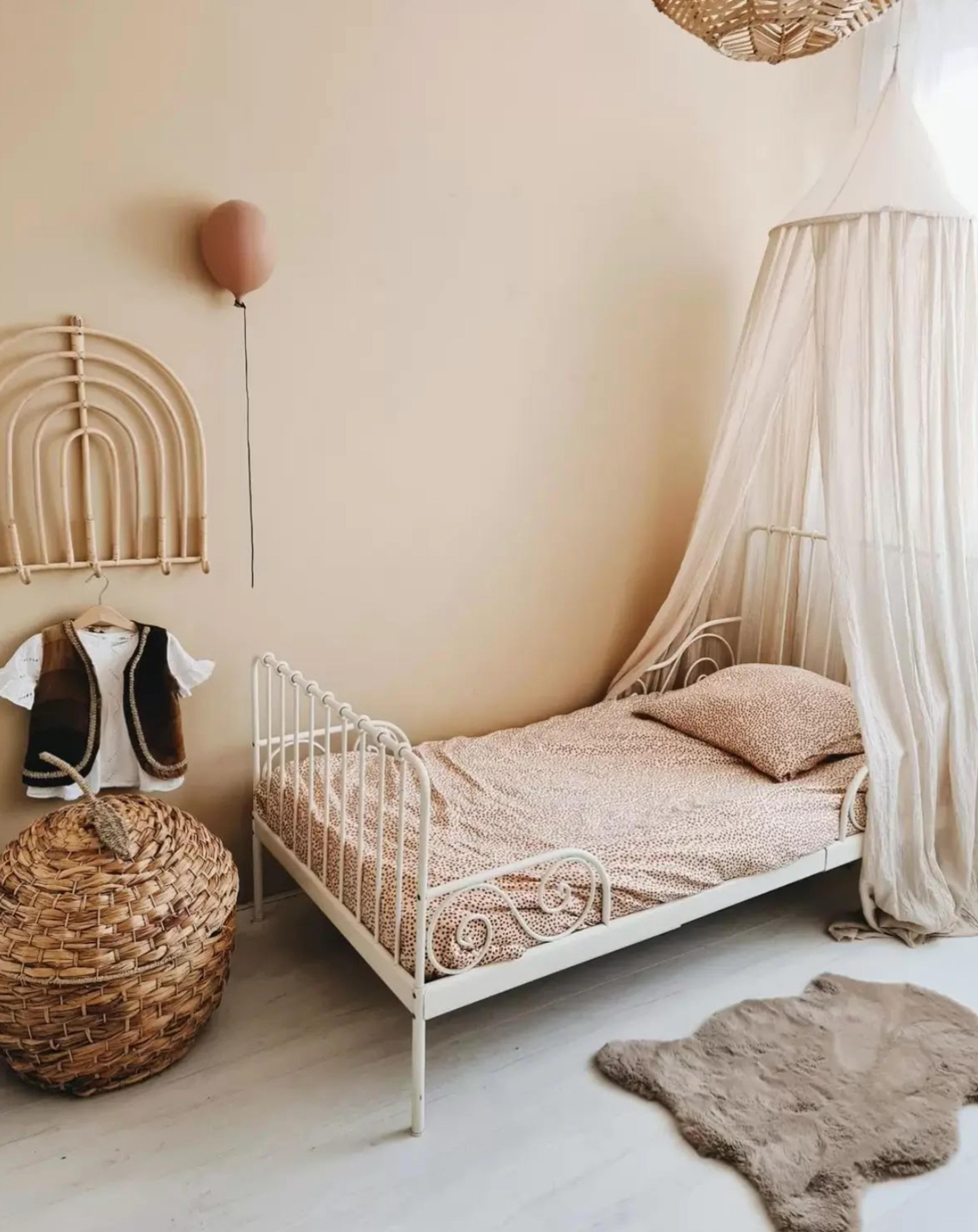 beige-bedroom