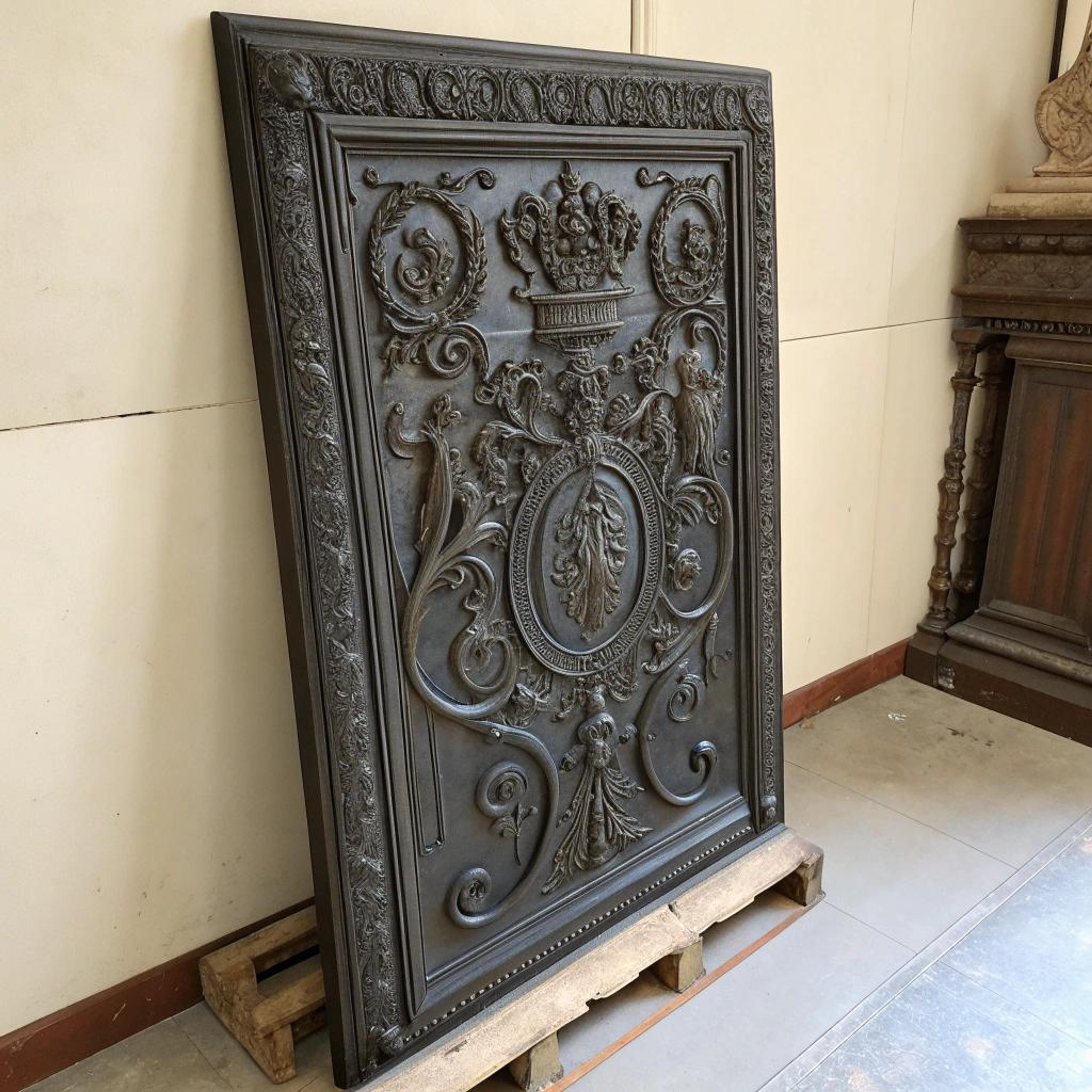 Ornamentale haardplaat met grandeur