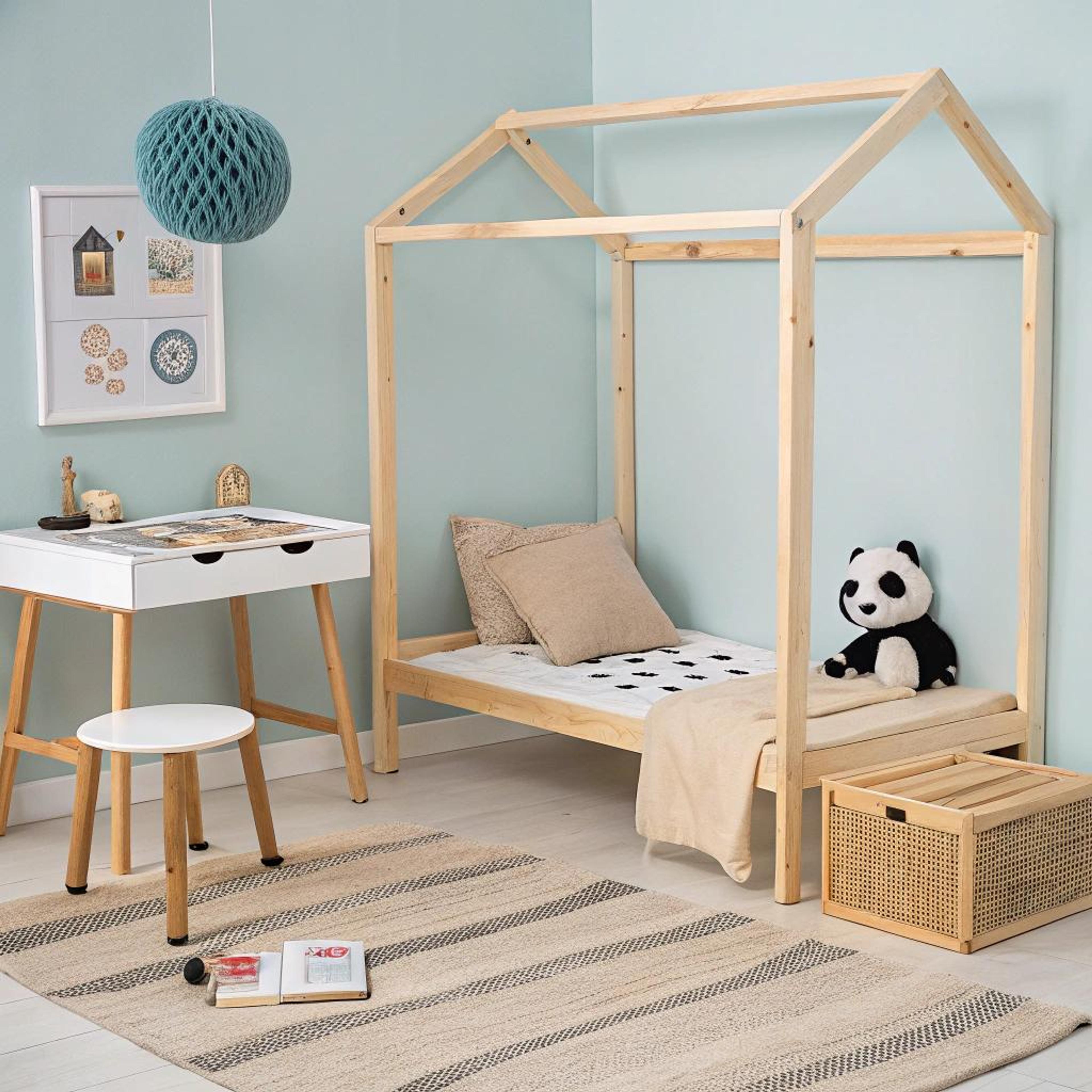Scandinavisch hemelbed met panda