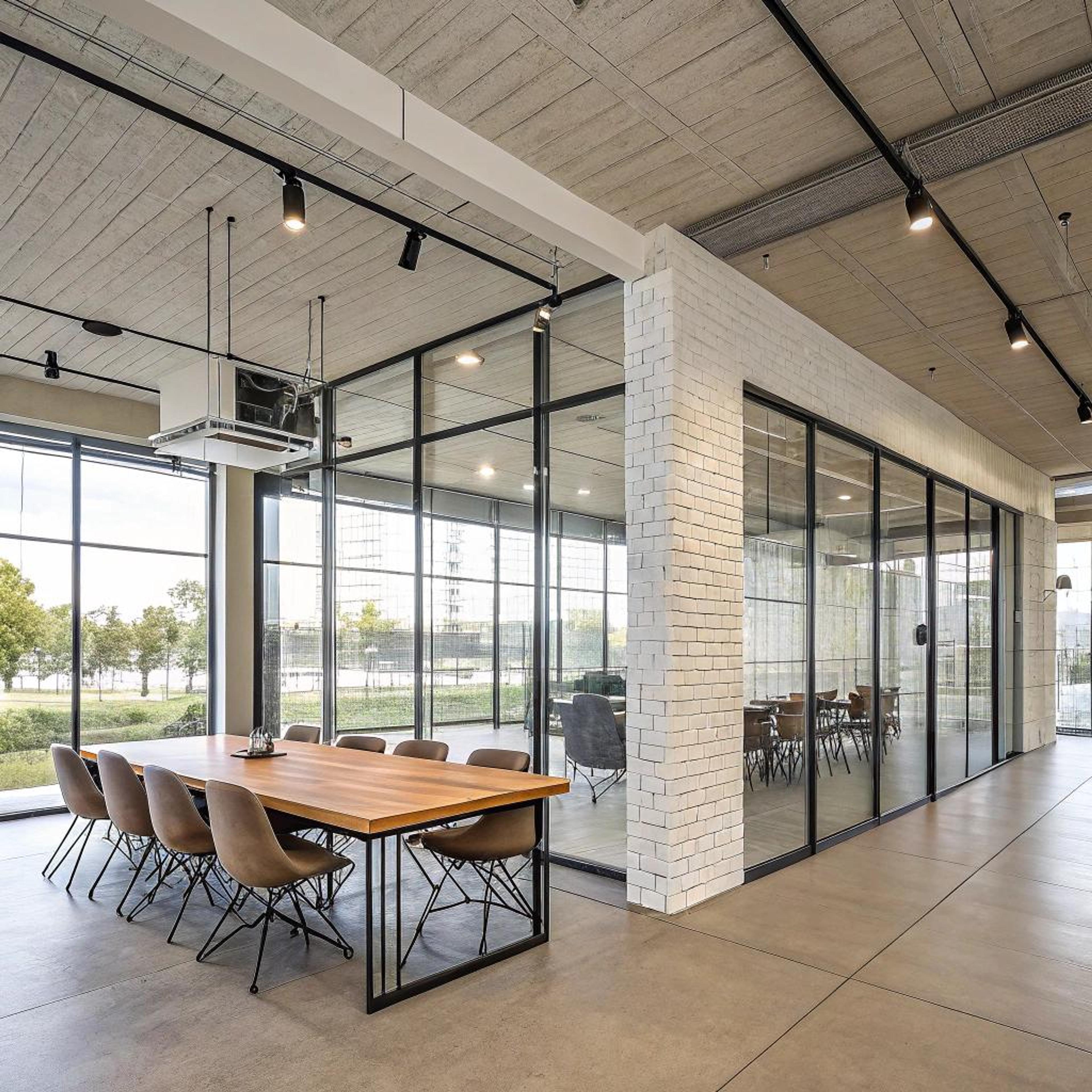 Industrieel chic met glaswanden