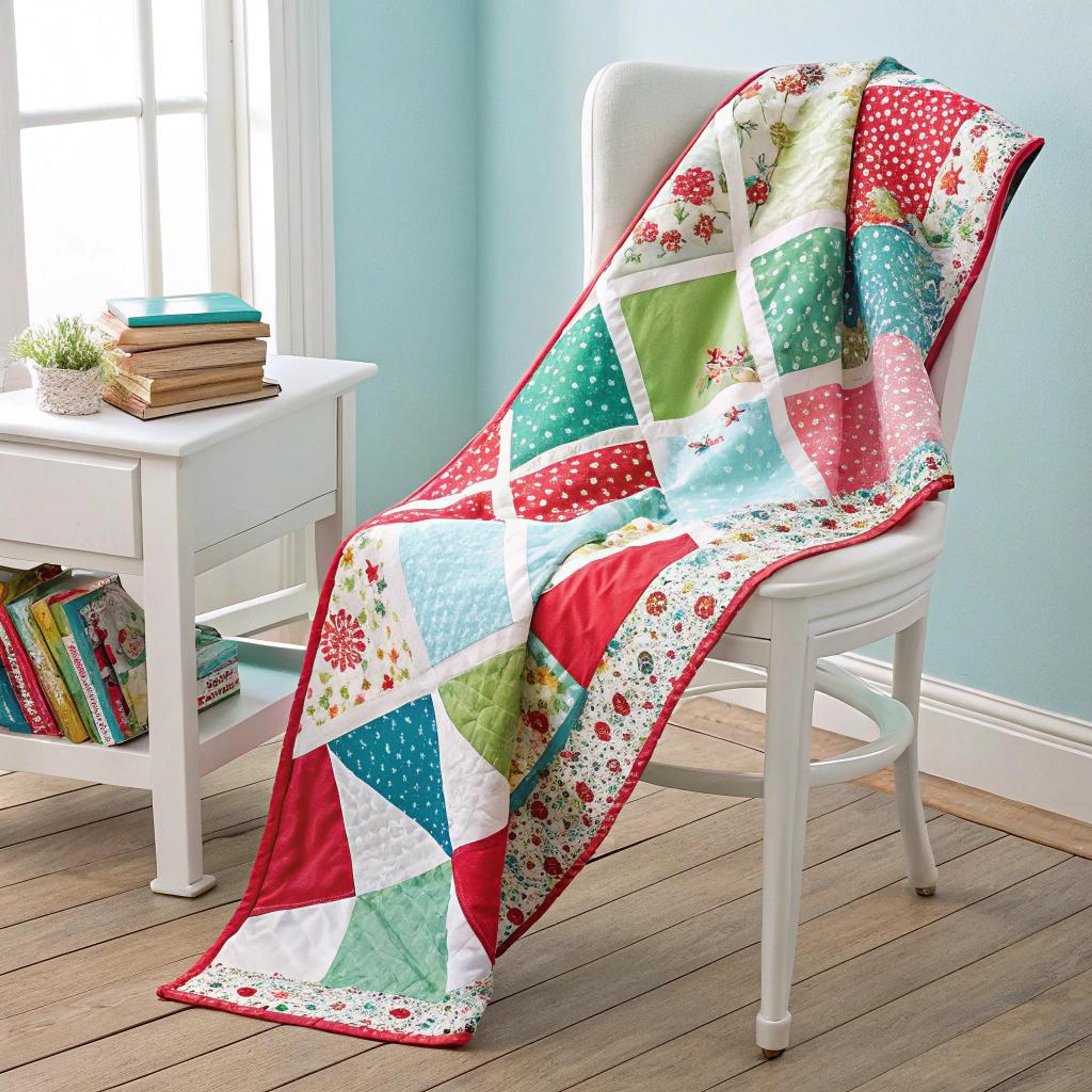 Kleurrijk vlechtwerk op quilt