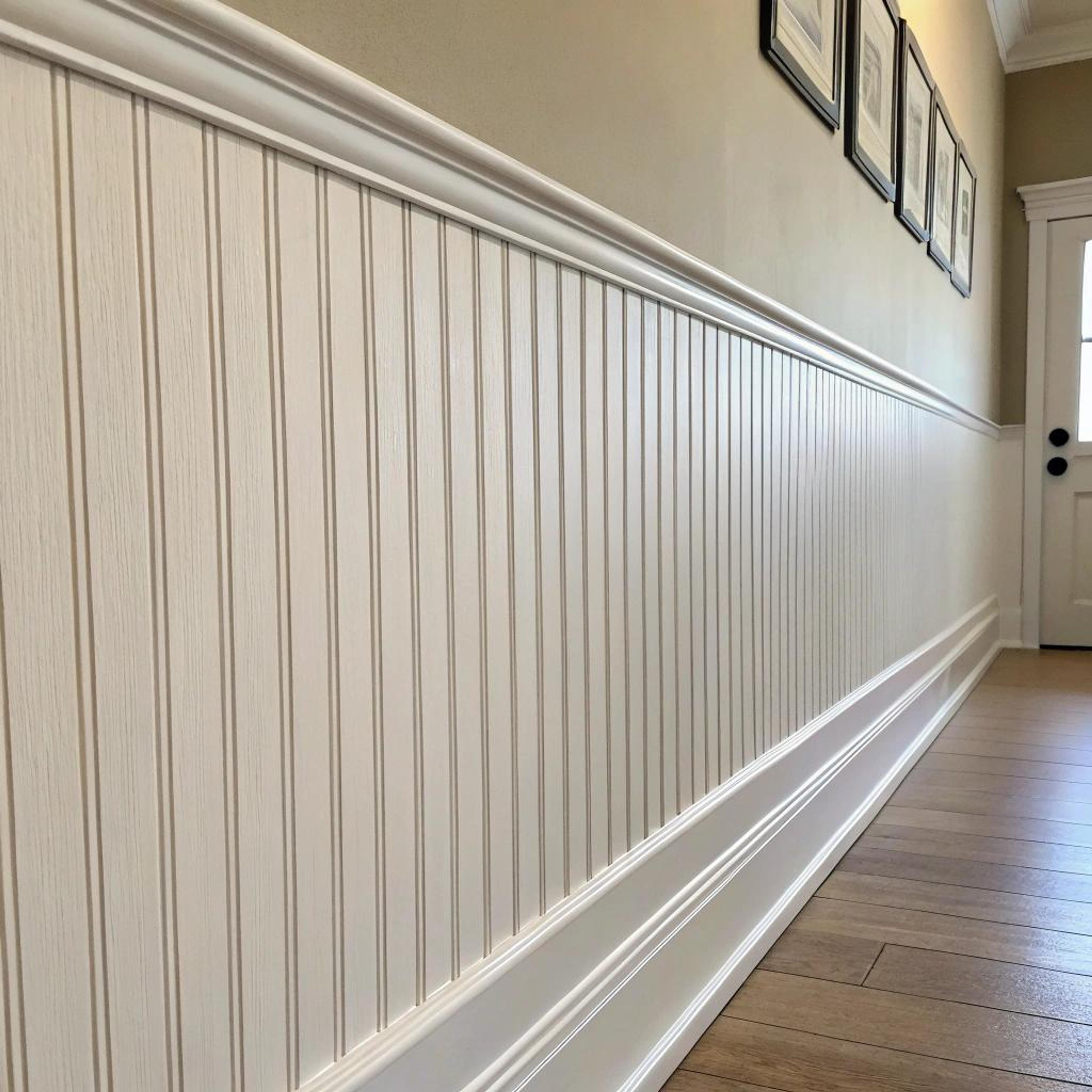 Strakke lambrisering met kunstwand