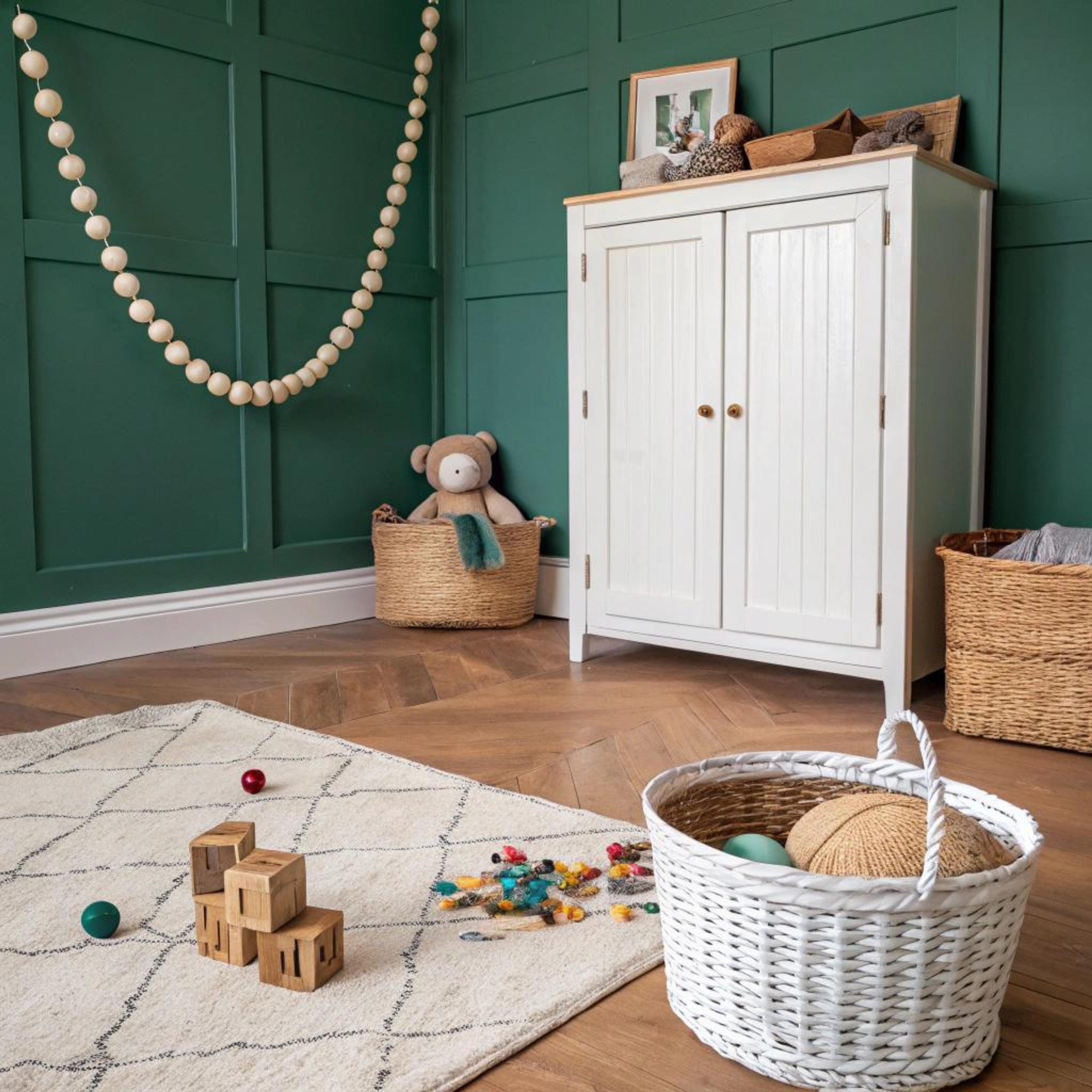 Diepgroene muur als basis