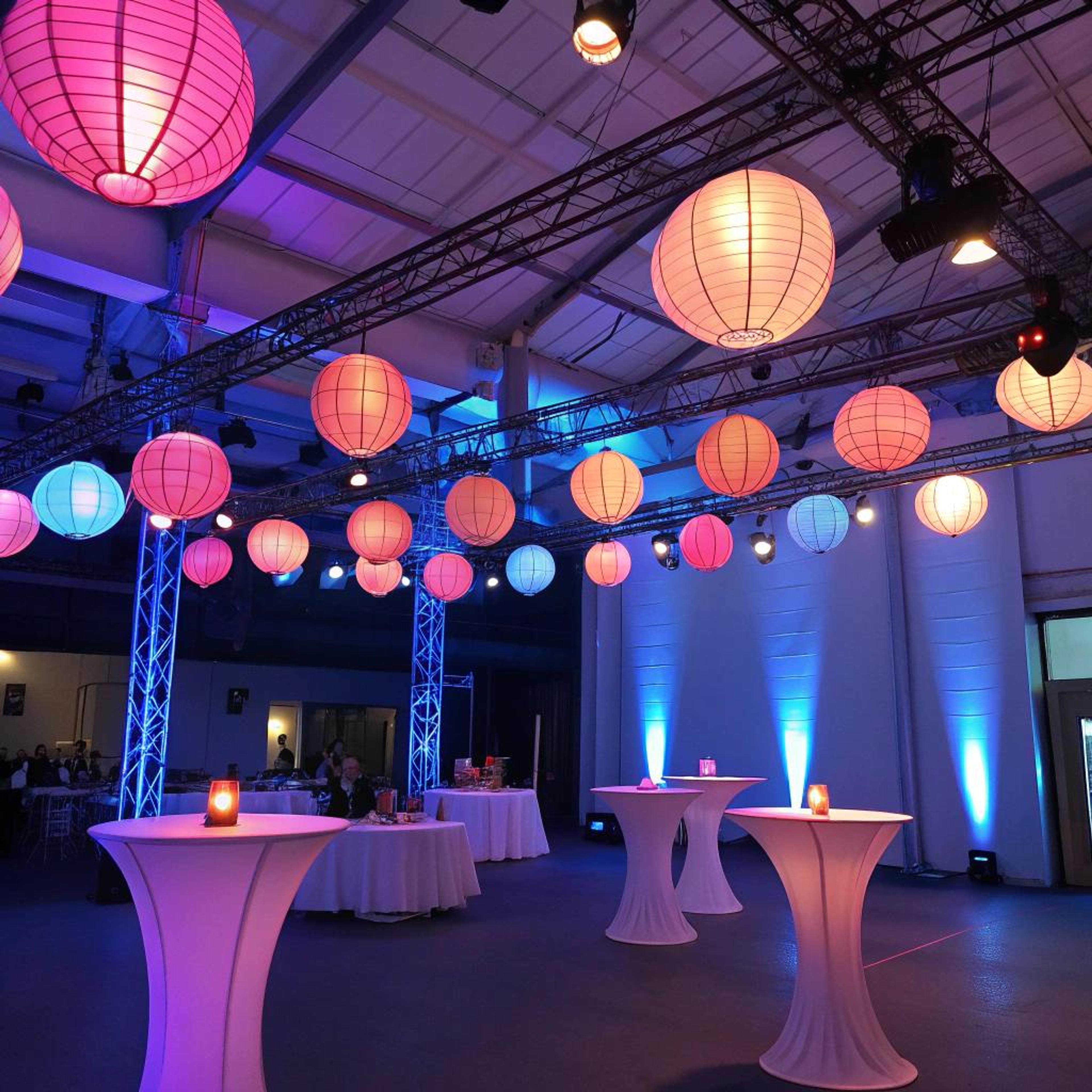 Papieren lampionnen als sfeermakers