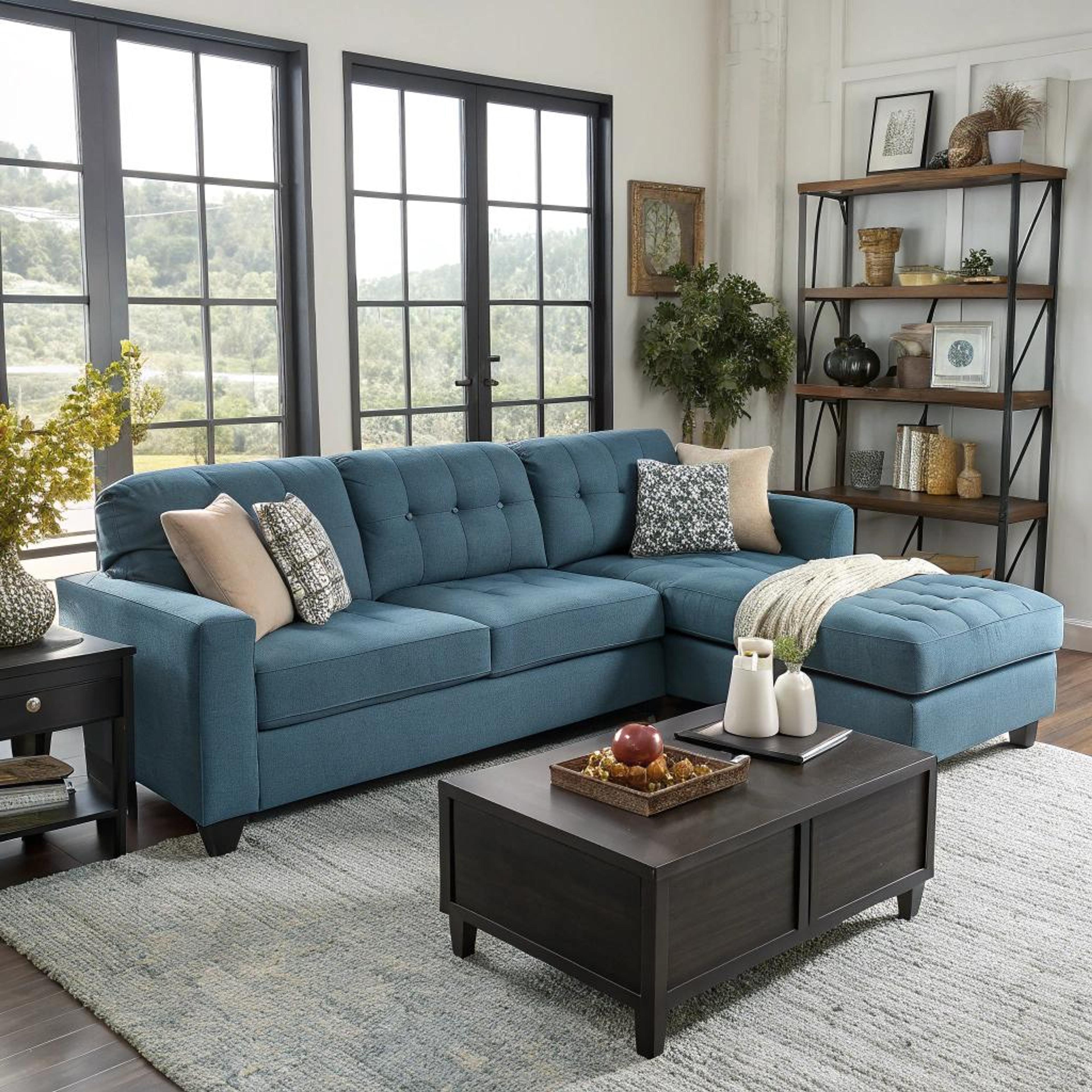 Diepblauw statement bij ramen