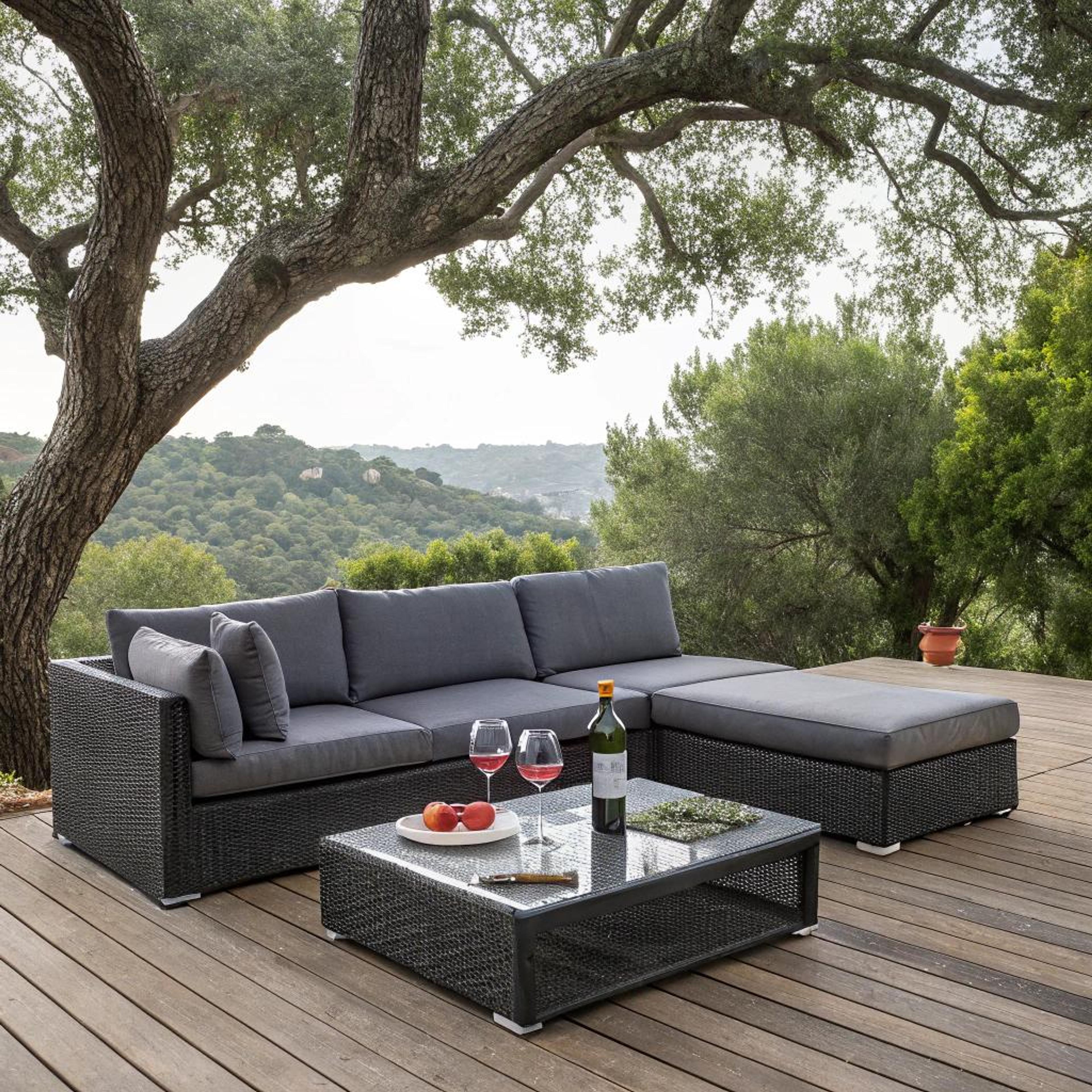 Zithoek onder grote boom