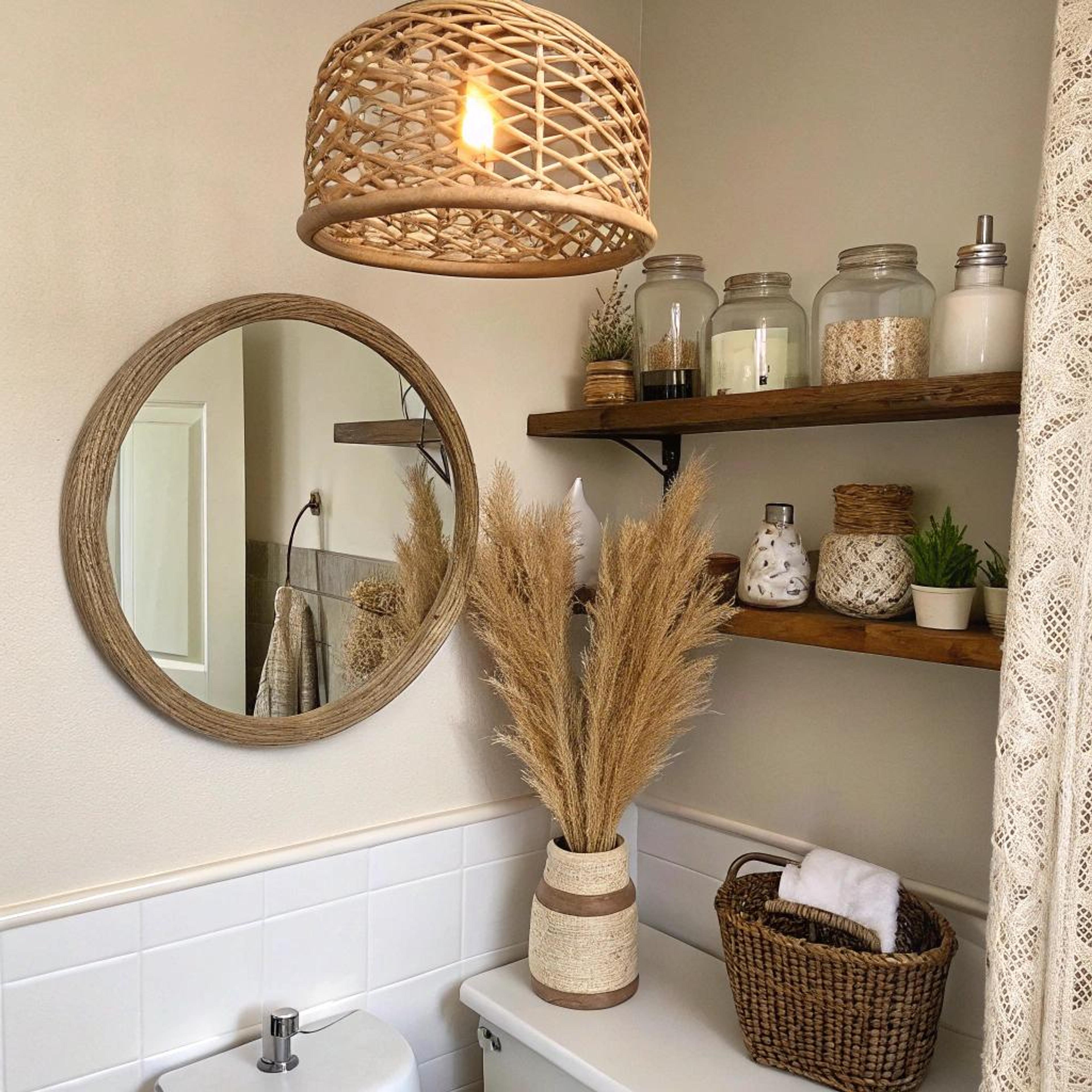 Houten accenten en rotanlamp