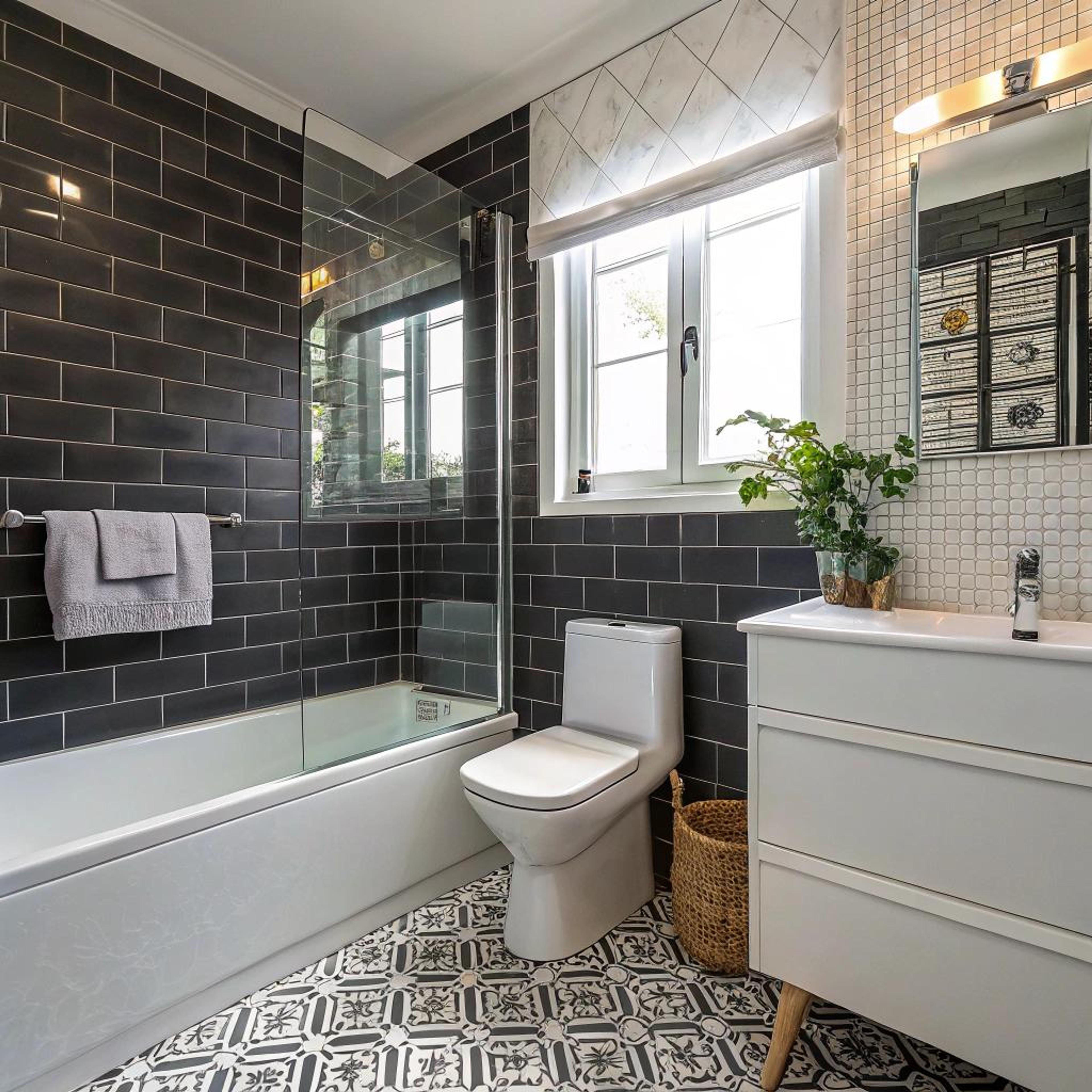 Zwarte tegels met structuur